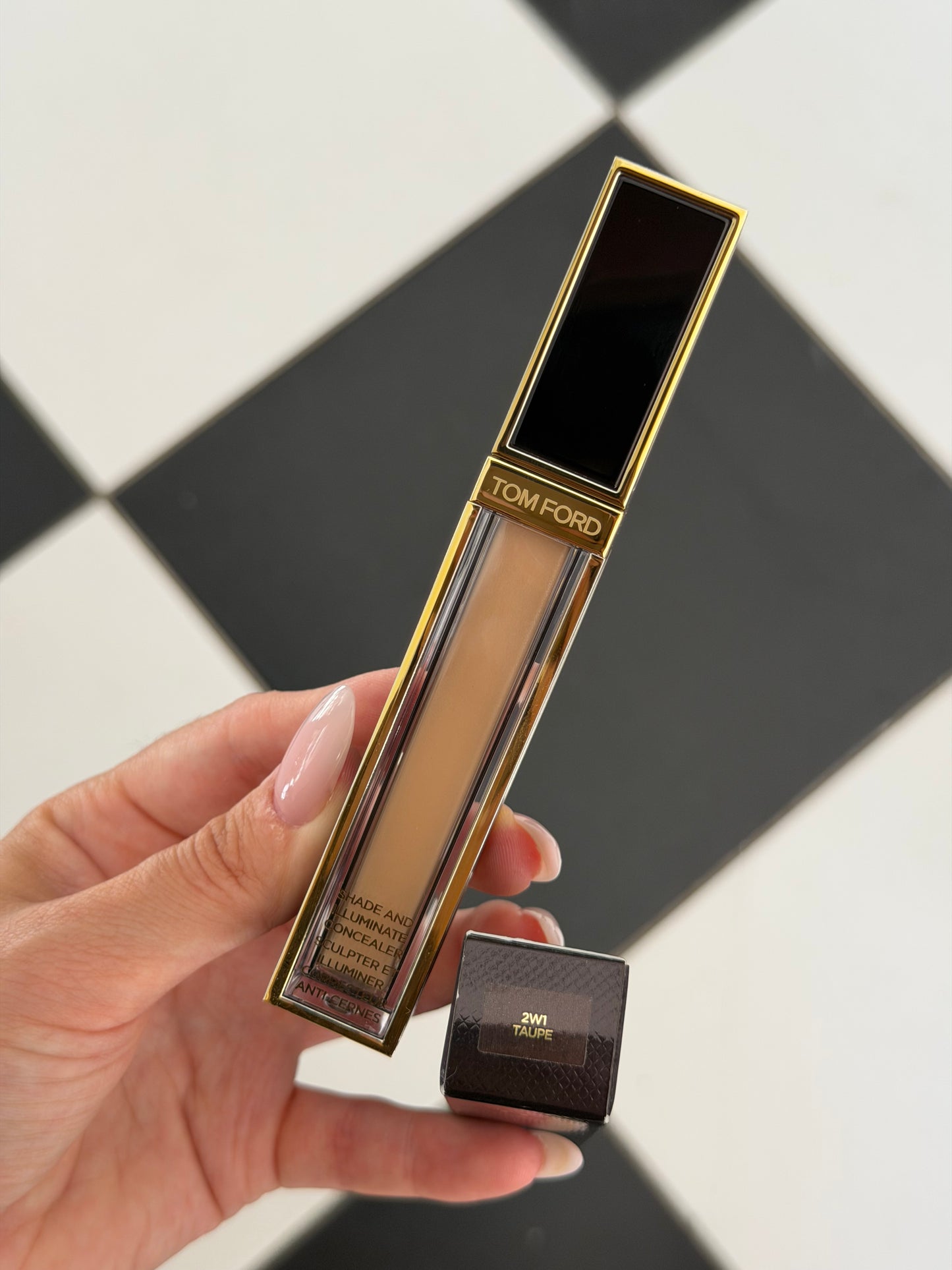 TOM FORD Shade And Illuminate Concealer (2W1)