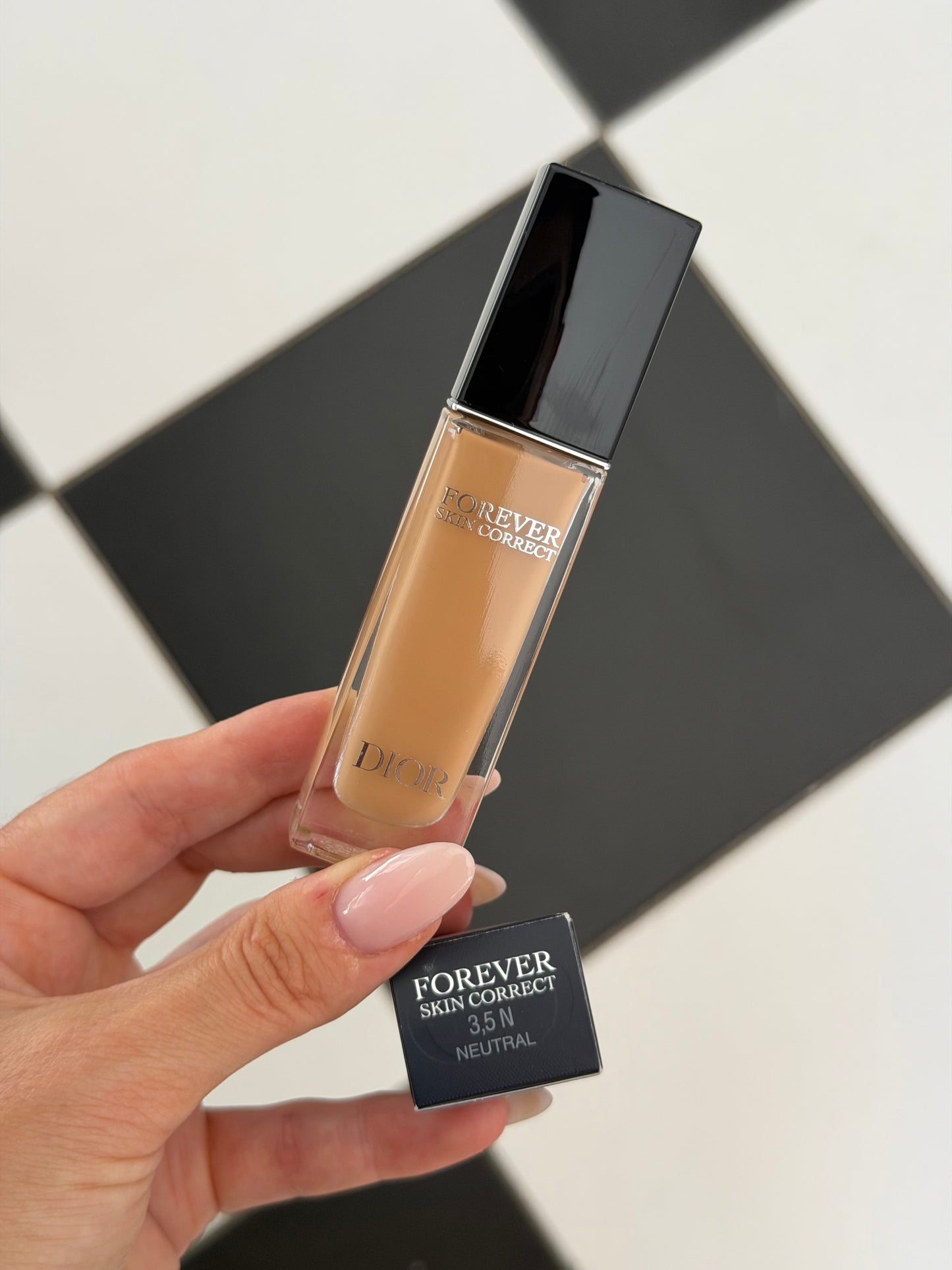 DIOR Forever Skin Correct (3.5N)
Full-Coverage Concealer - 24h Hydration and Wear - No Transfer