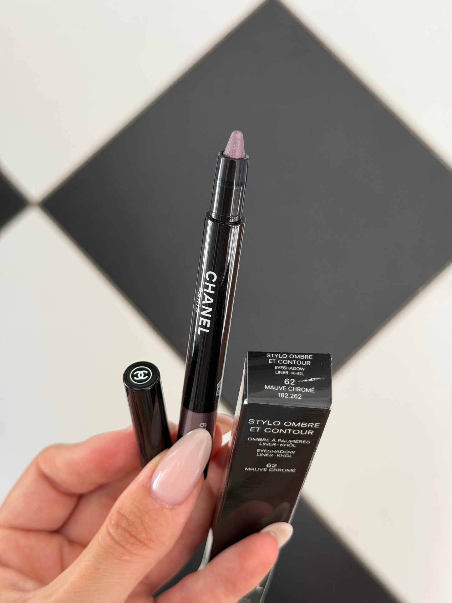 CHANEL Stylo Ombre Et Contour (62)
Eyeshadow – Liner – Khôl (Copy)