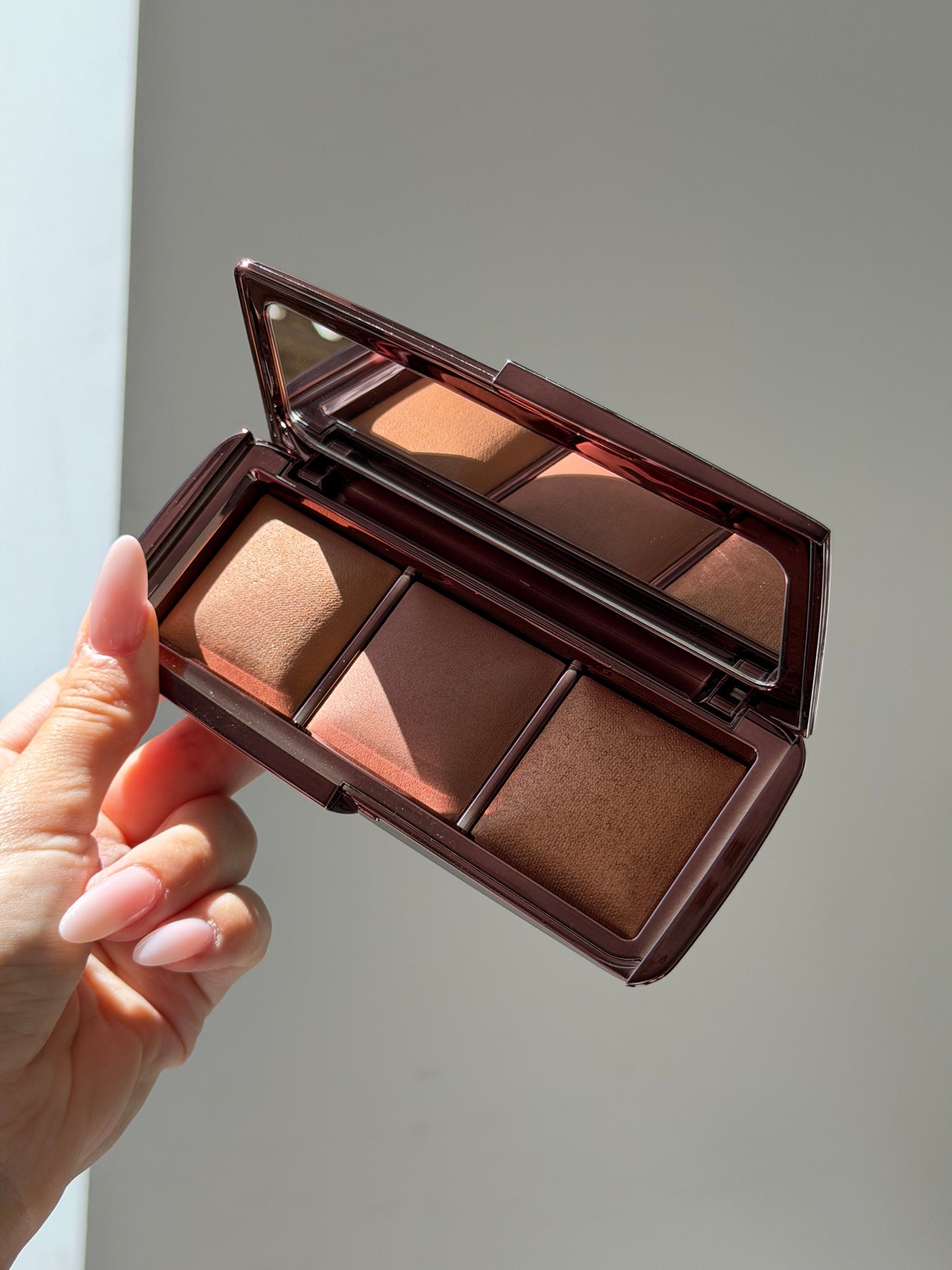 HOURGLASS Ambient Lighting Palette - Volume III