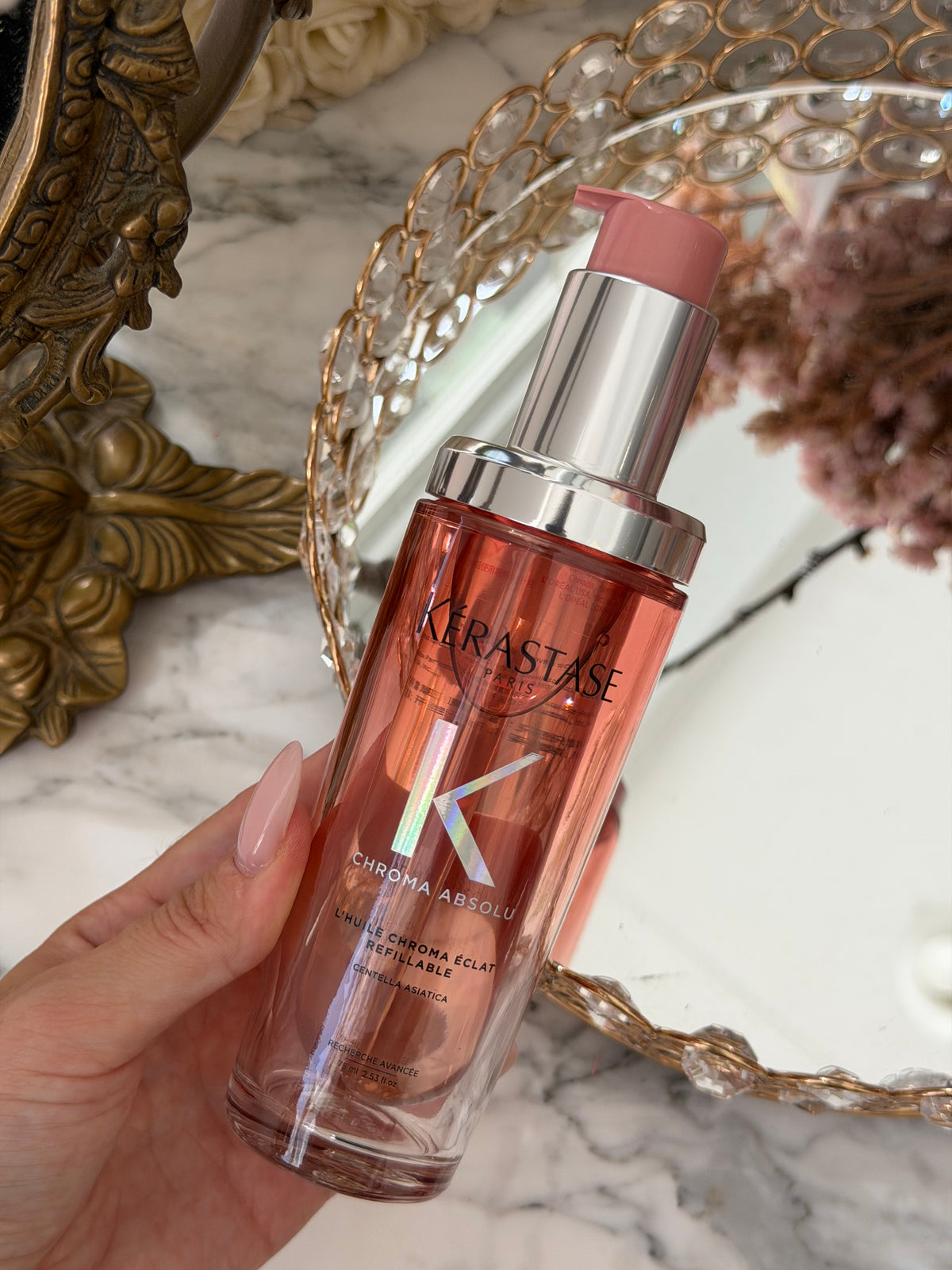 KÉRASTASE Chroma Absolu
L’Huile Chroma Éclat
Radiance Sublimating Hair Oil
