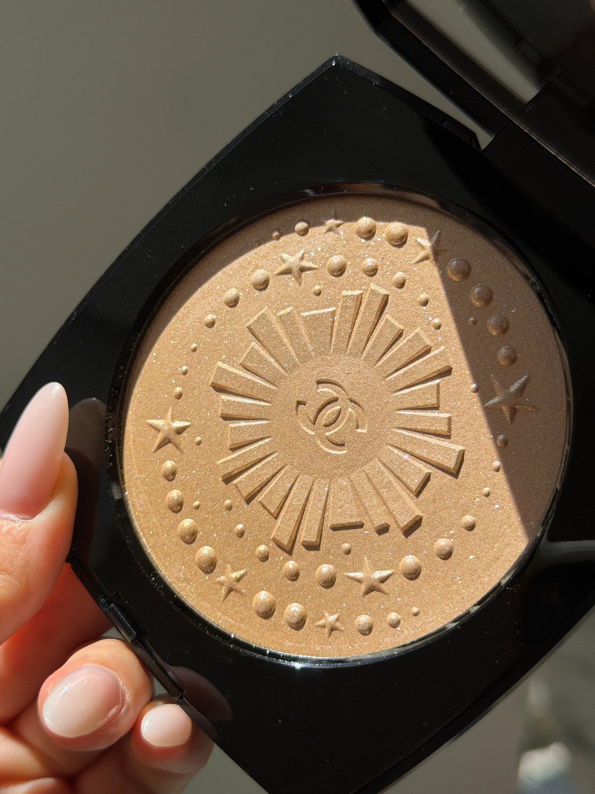 CHANEL Diamond Dust
Oversize Illuminating Powder