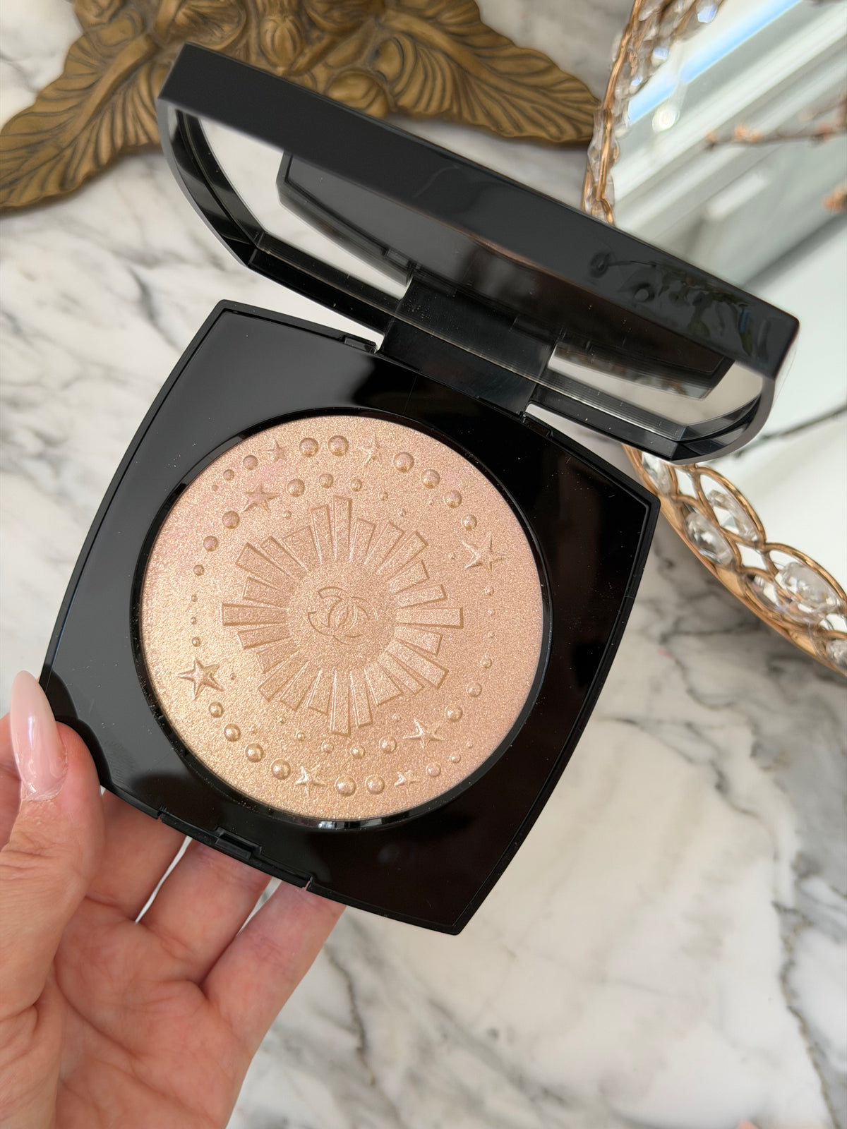 CHANEL Diamond Dust
Oversize Illuminating Powder