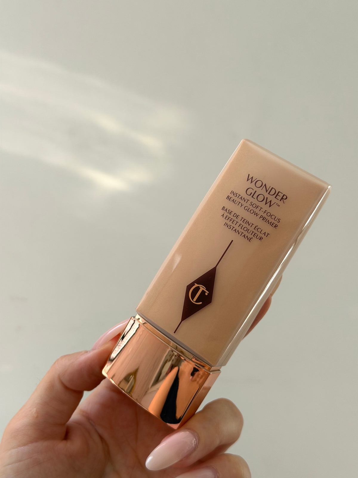 CHARLOTTE TILBURY
WonderGlow Primer
Instant Soft-Focus Beauty Glow