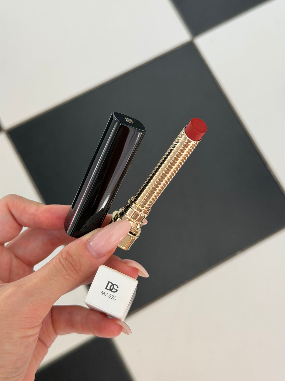 DOLCE&GABBANA My Comfy Matte Lipstick - My 520
Instant Rich Color & Hydration Lip Stylo