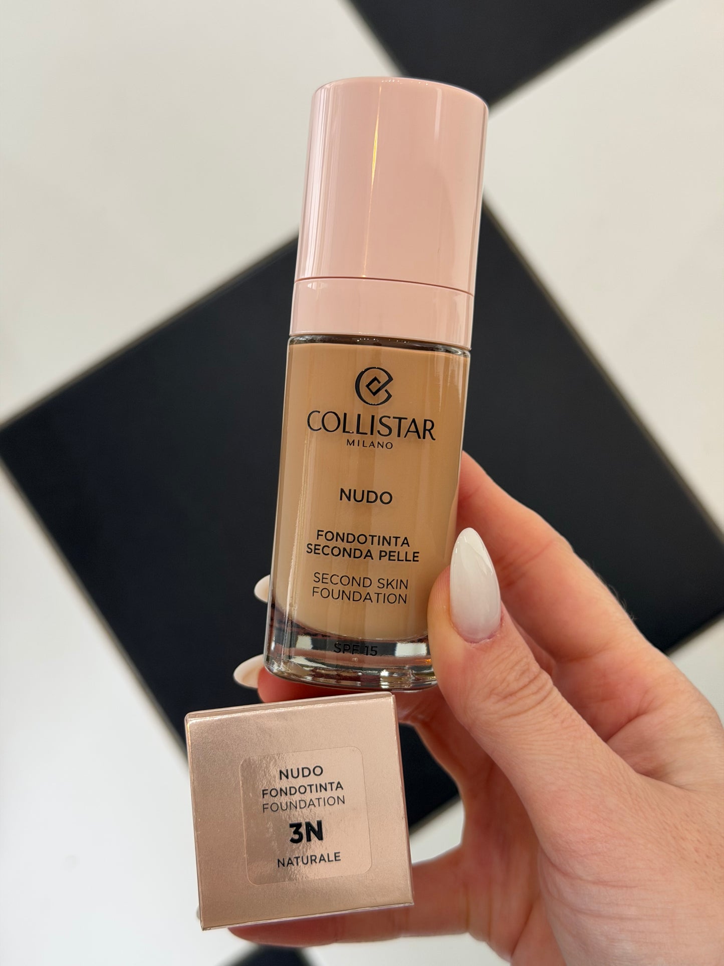 COLLISTAR
Nudo (3N) Second Skin Foundation
Water Resistant - SPF15
