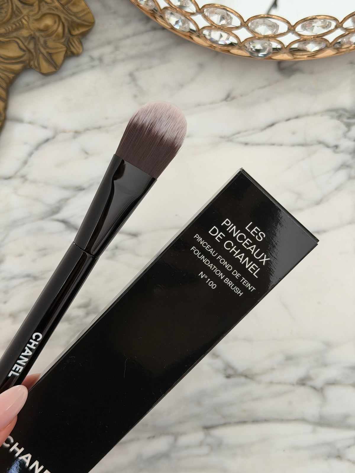 CHANEL Les Pinceaux De Chanel
Foundation Brush N°100