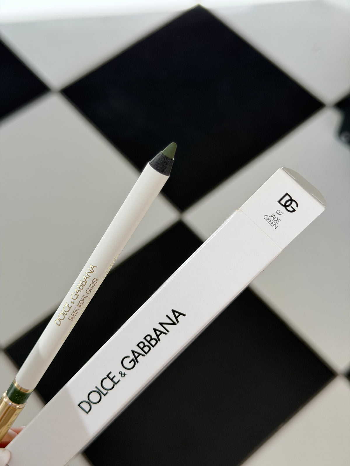 DOLCE&GABBANA Sleek Khol Glider 
10H Lasting Intense Color Eye Pencil (07)