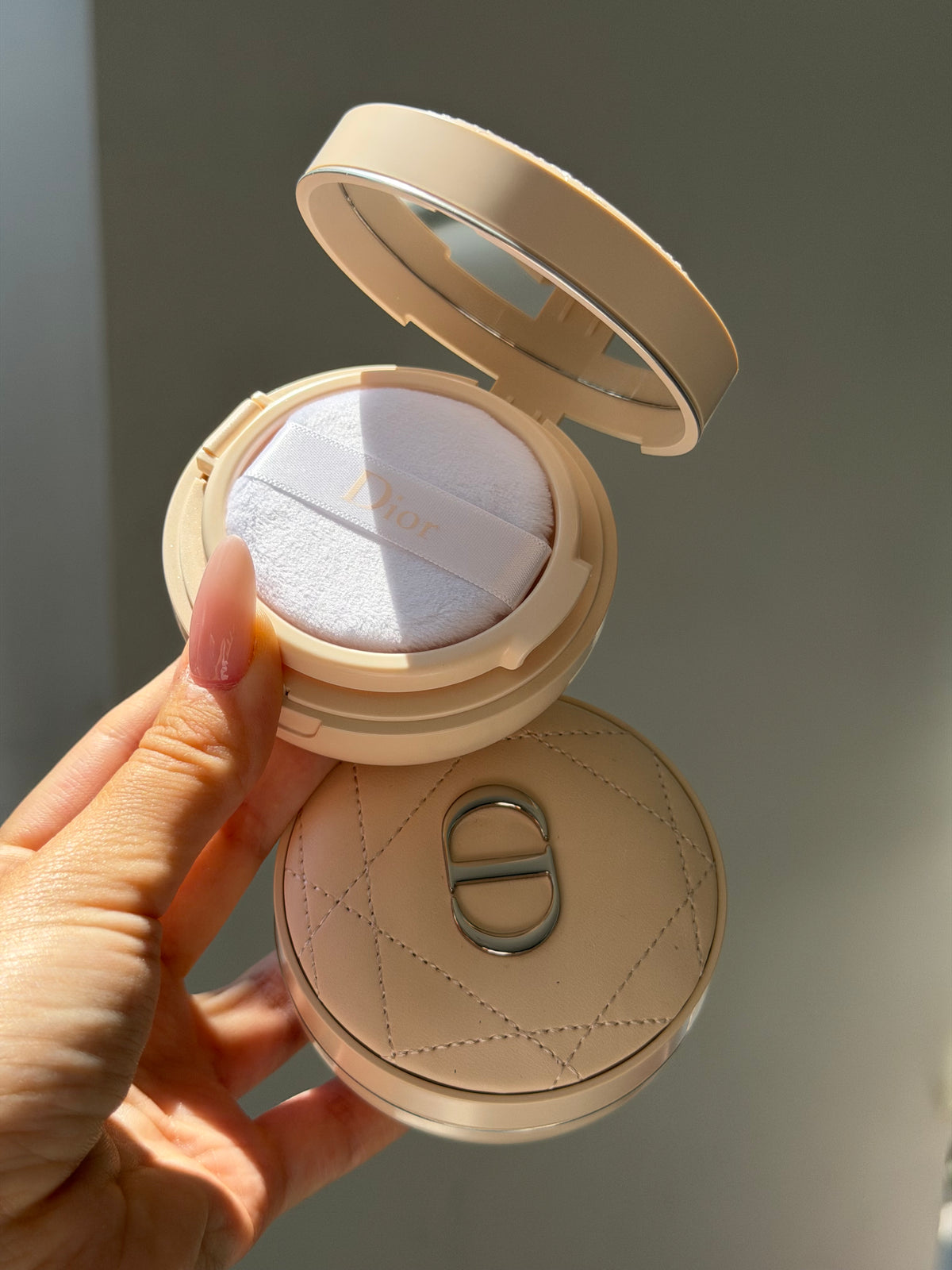 DIOR Forever Cushion Powder - Golden Nights
Ultra-Fine and Fresh Skin-Caring Loose Powder - Long Wear