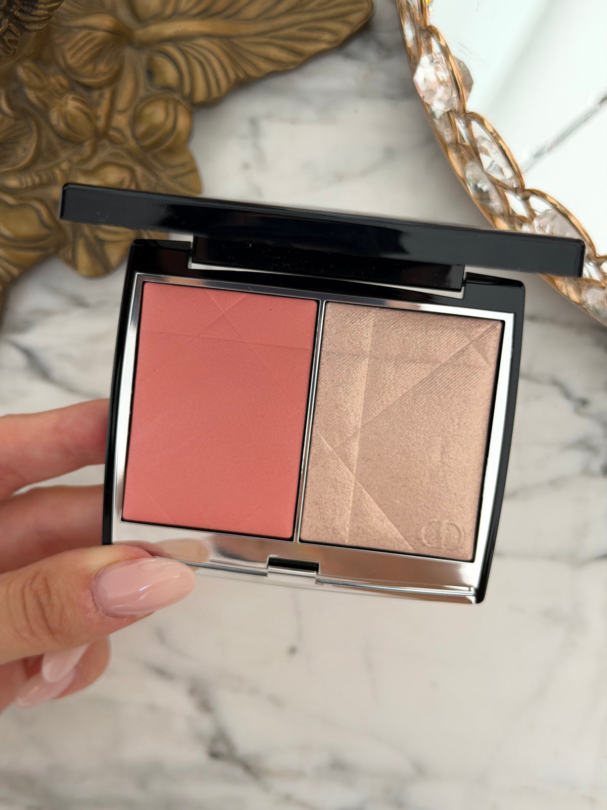 DIOR Rouge Blush Colour & Glow (257)
Multi-Use Face Palette – Color and Highlighter Duo