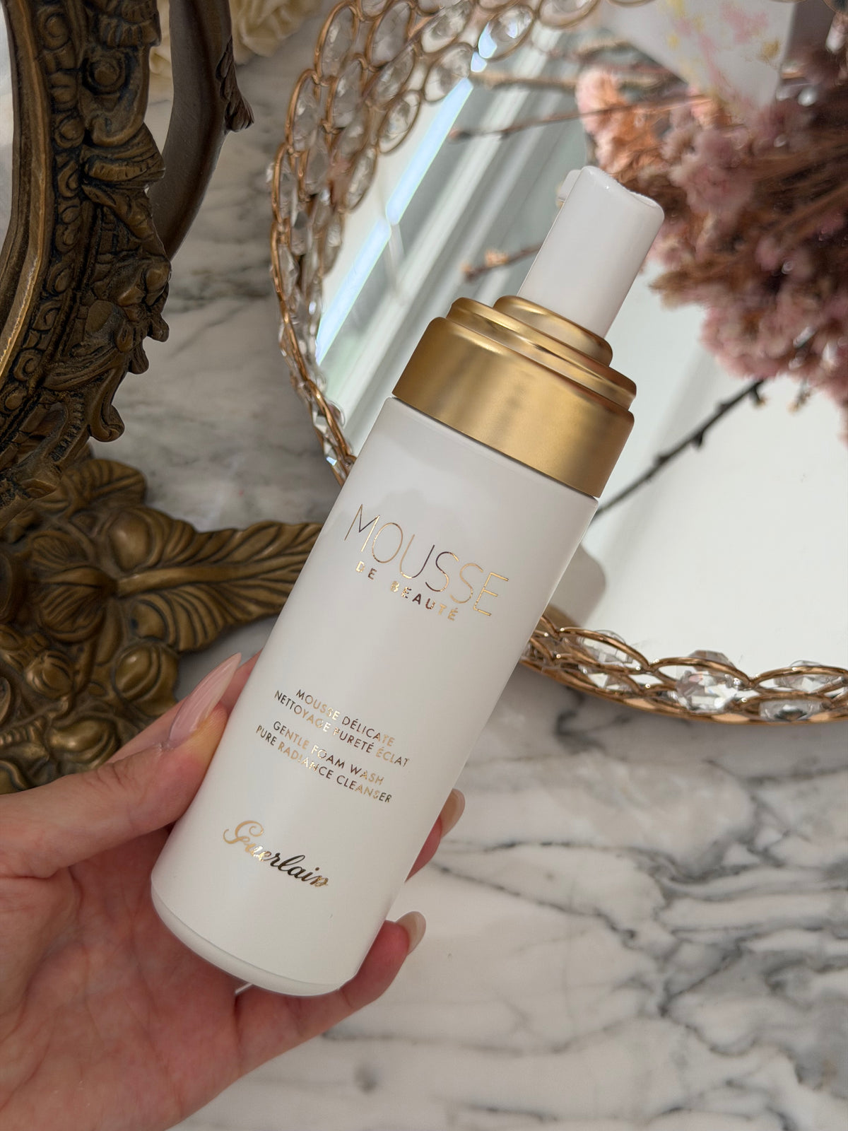 GUERLAIN Mousse De Beauté
Cleansing Foam
Purifies And Illuminates