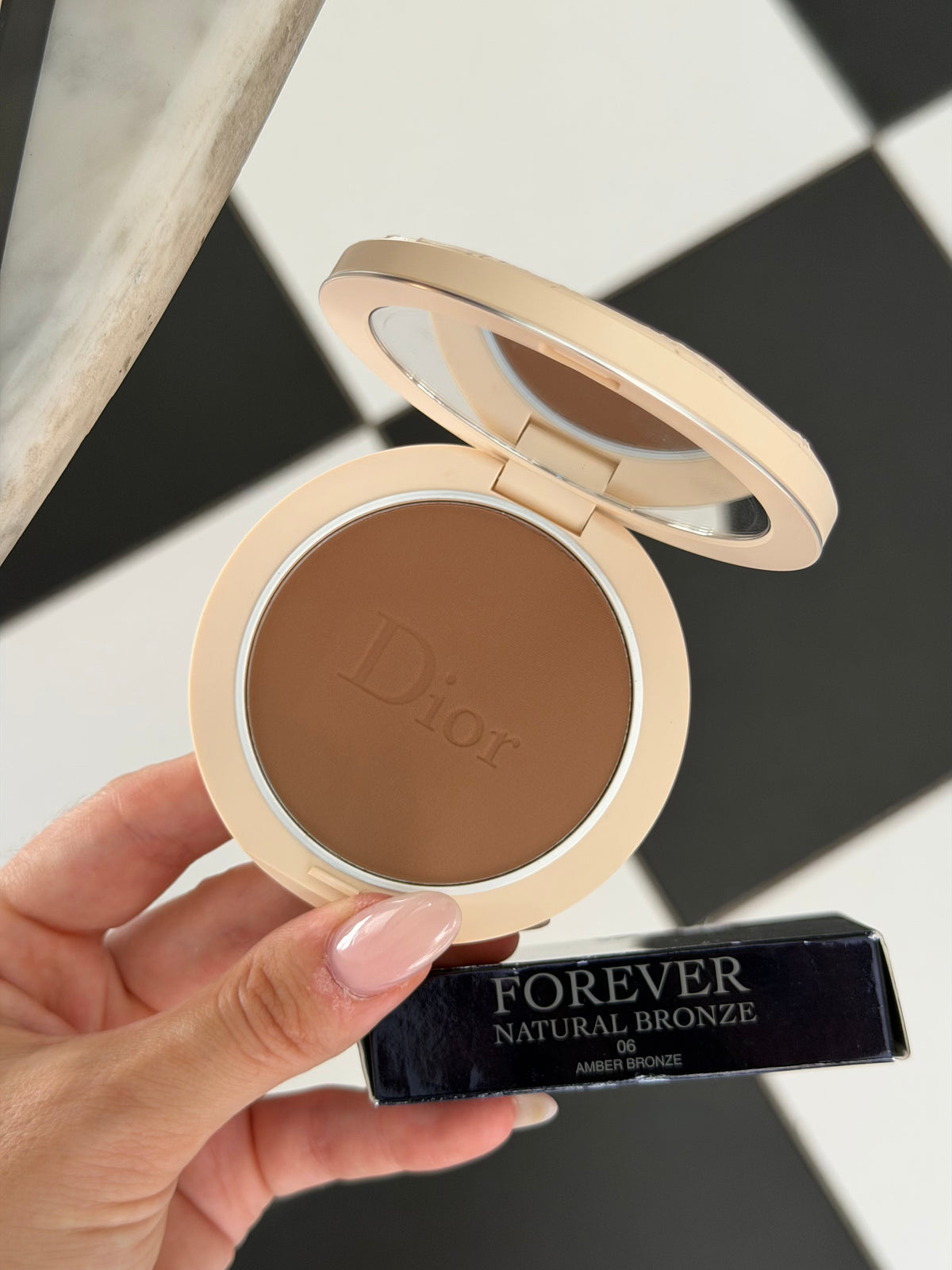 DIOR Forever Natural Bronze
Healthy Glow Bronzing Powder (06)