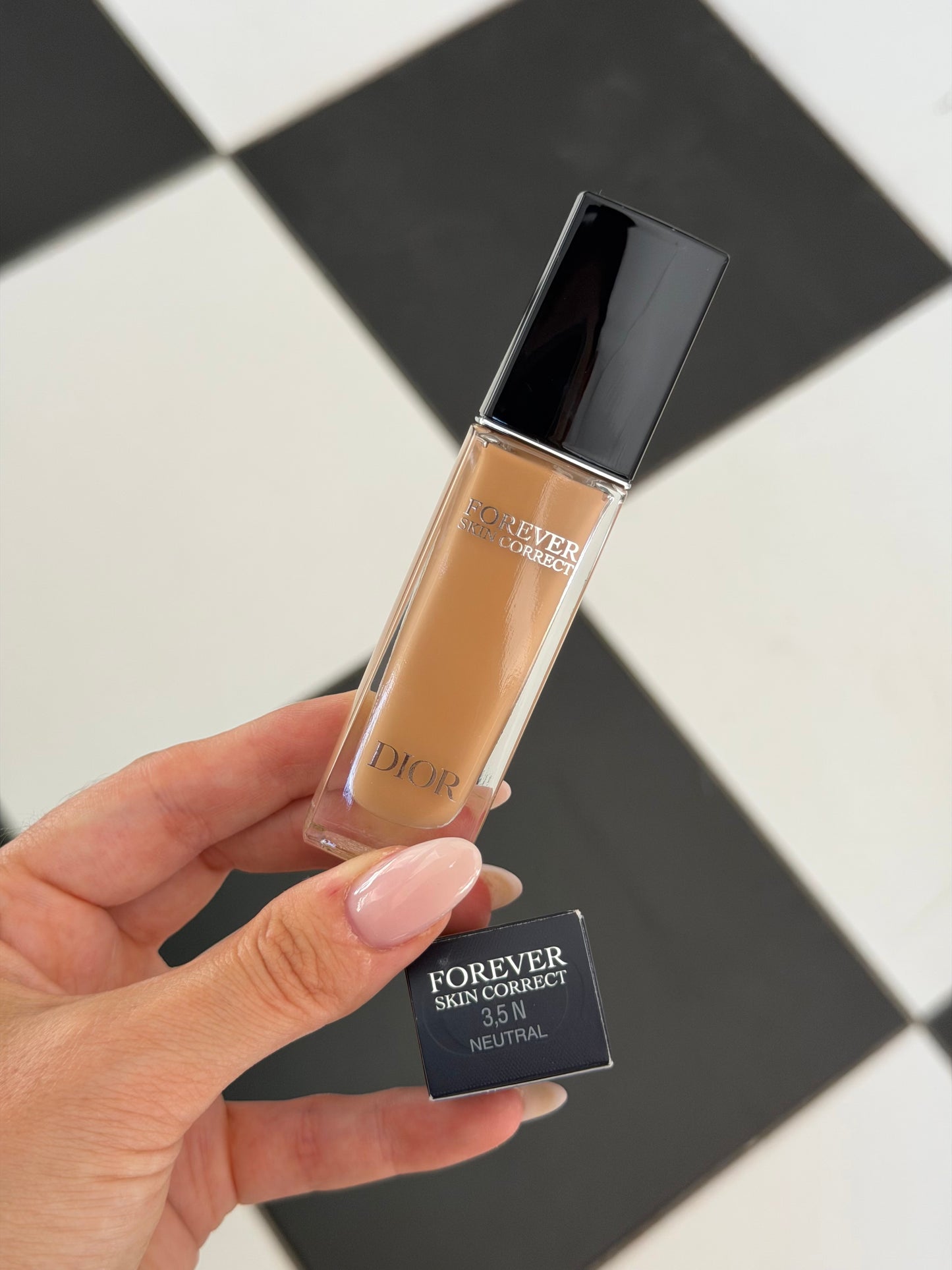 DIOR Forever Skin Correct (3.5N)
Full-Coverage Concealer - 24h Hydration and Wear - No Transfer