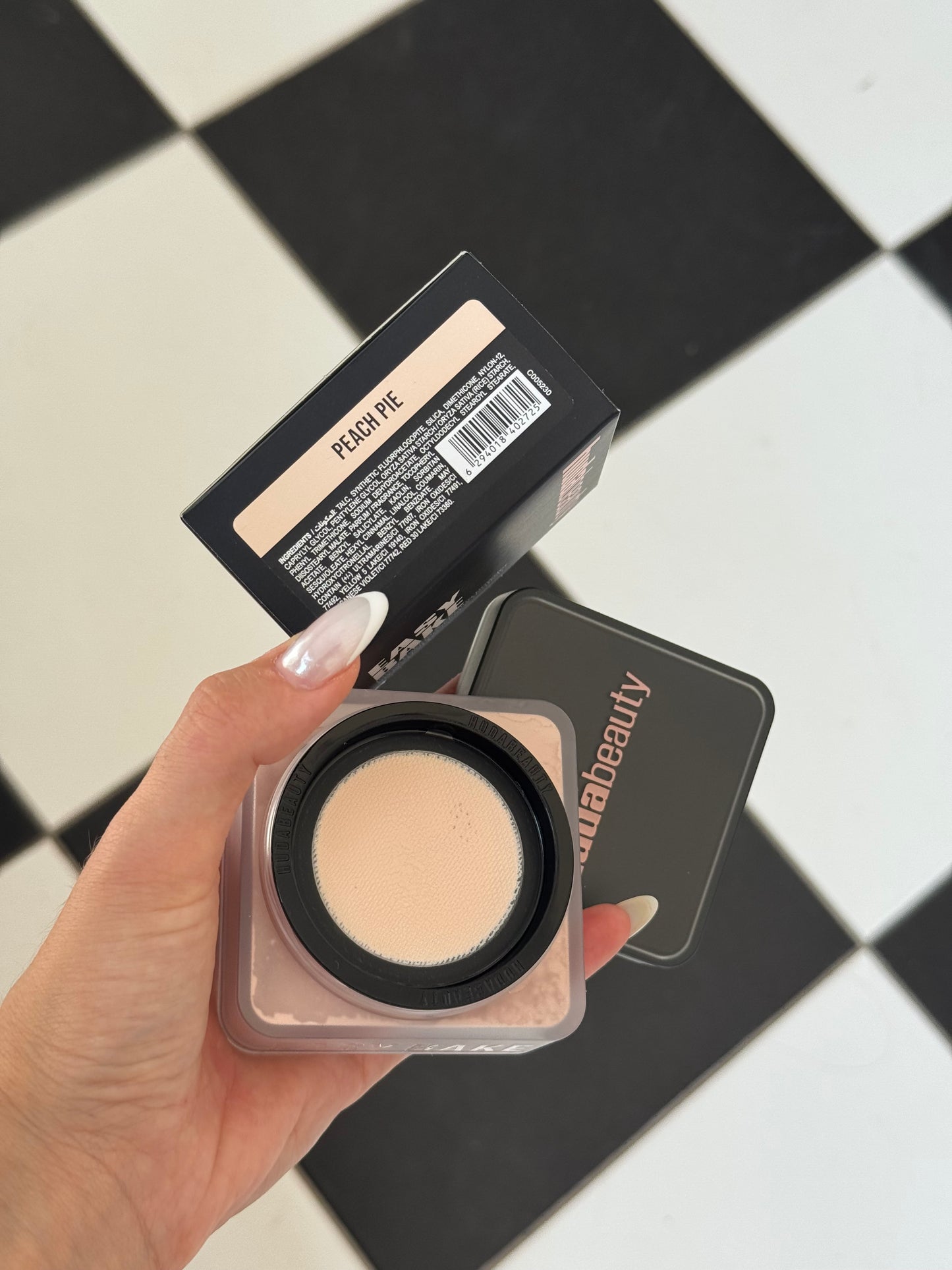 HUDA BEAUTY Easy Bake Loose Baking & Setting Powder - Peach Pie