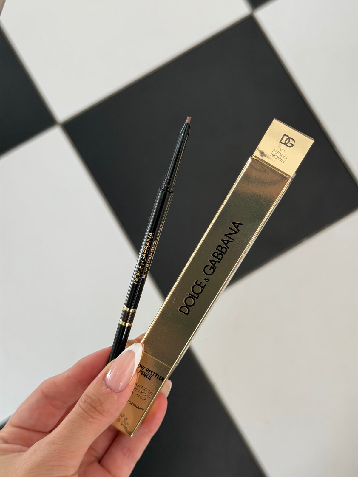 DOLCE&GABBANA Brow Restyler Pencil (03)
16H Lasting Fill & Shape Micro Brow Pencil
