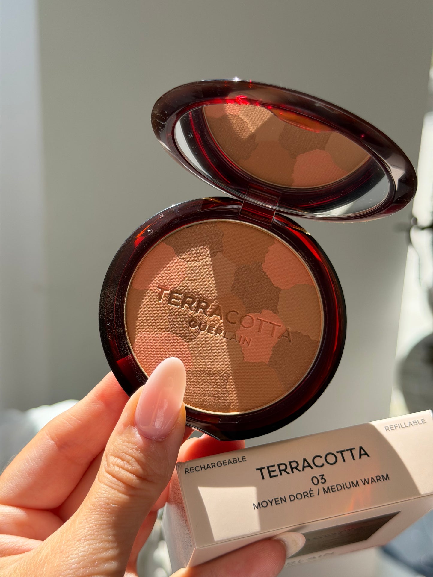 GUERLAIN Terracotta Light The Sun-Kissed Natural Healthy Glow Powder (03)
Soft & Blushing Long-Lasting