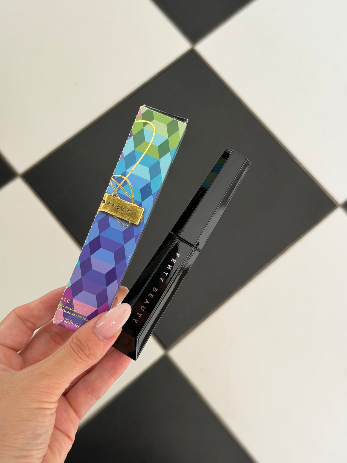 FENTY BEAUTY Hella Thicc Voluminizing Mascara (01)