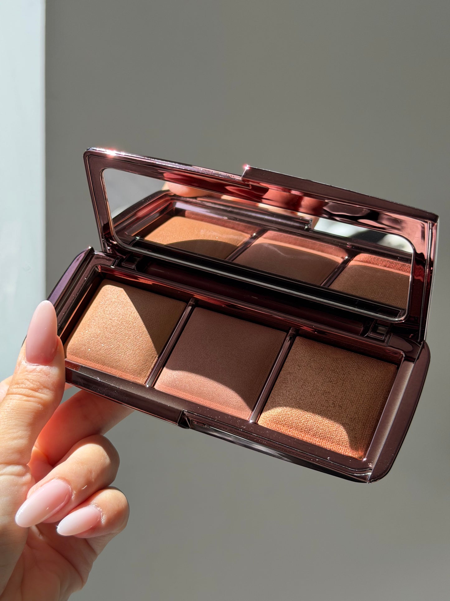 HOURGLASS Ambient Lighting Palette - Volume III