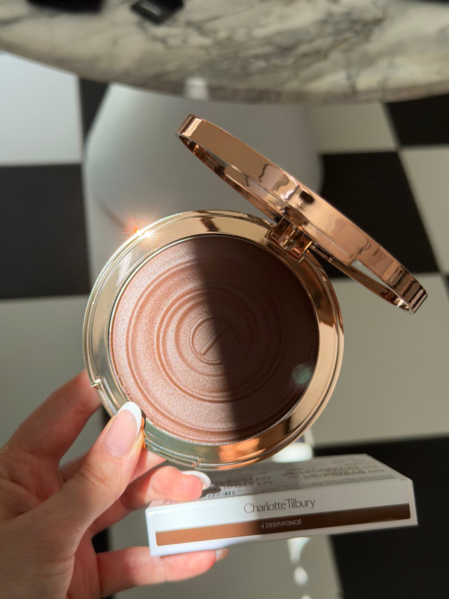 CHARLOTTE TILBURY Beautiful Skin Sun-Kissed Glow Bronzer (4)
Face & Body