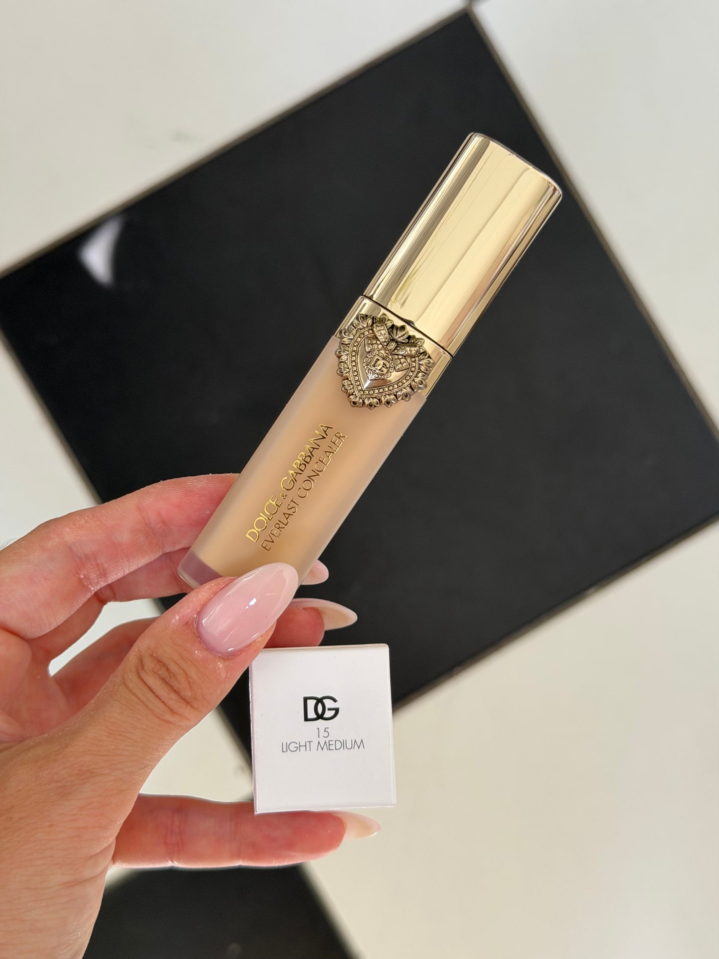 DOLCE&GABBANA Everlast Concealer 
24H Wear Crease-Proof Hydrating (15)