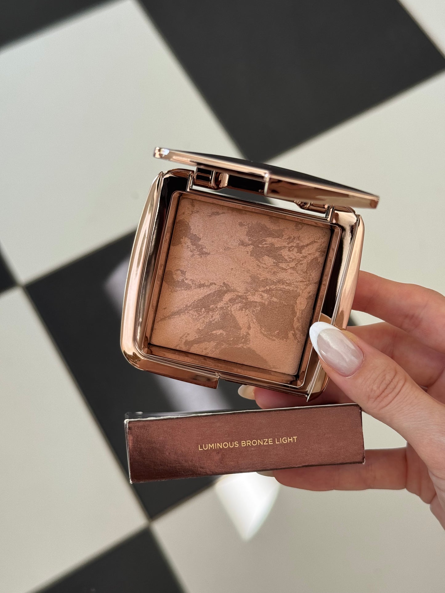 HOURGLASS Ambient™ Lighting Bronzer - Luminous