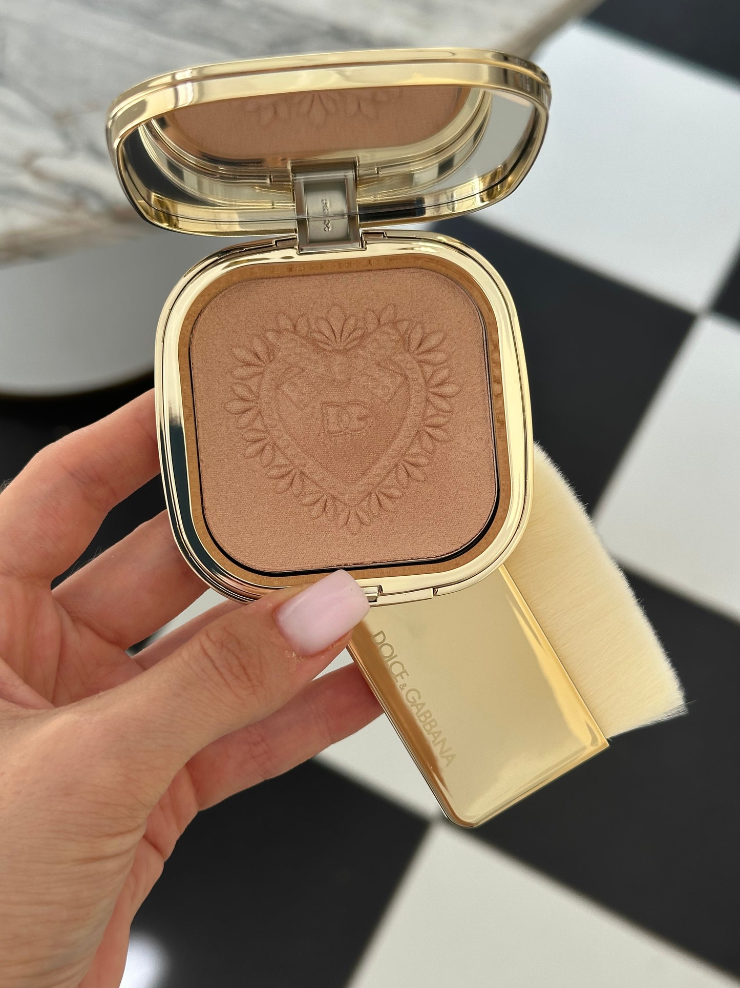 DOLCE&GABBANA Everlift Luminizer Light Oil Infused Soft-Halo Powder