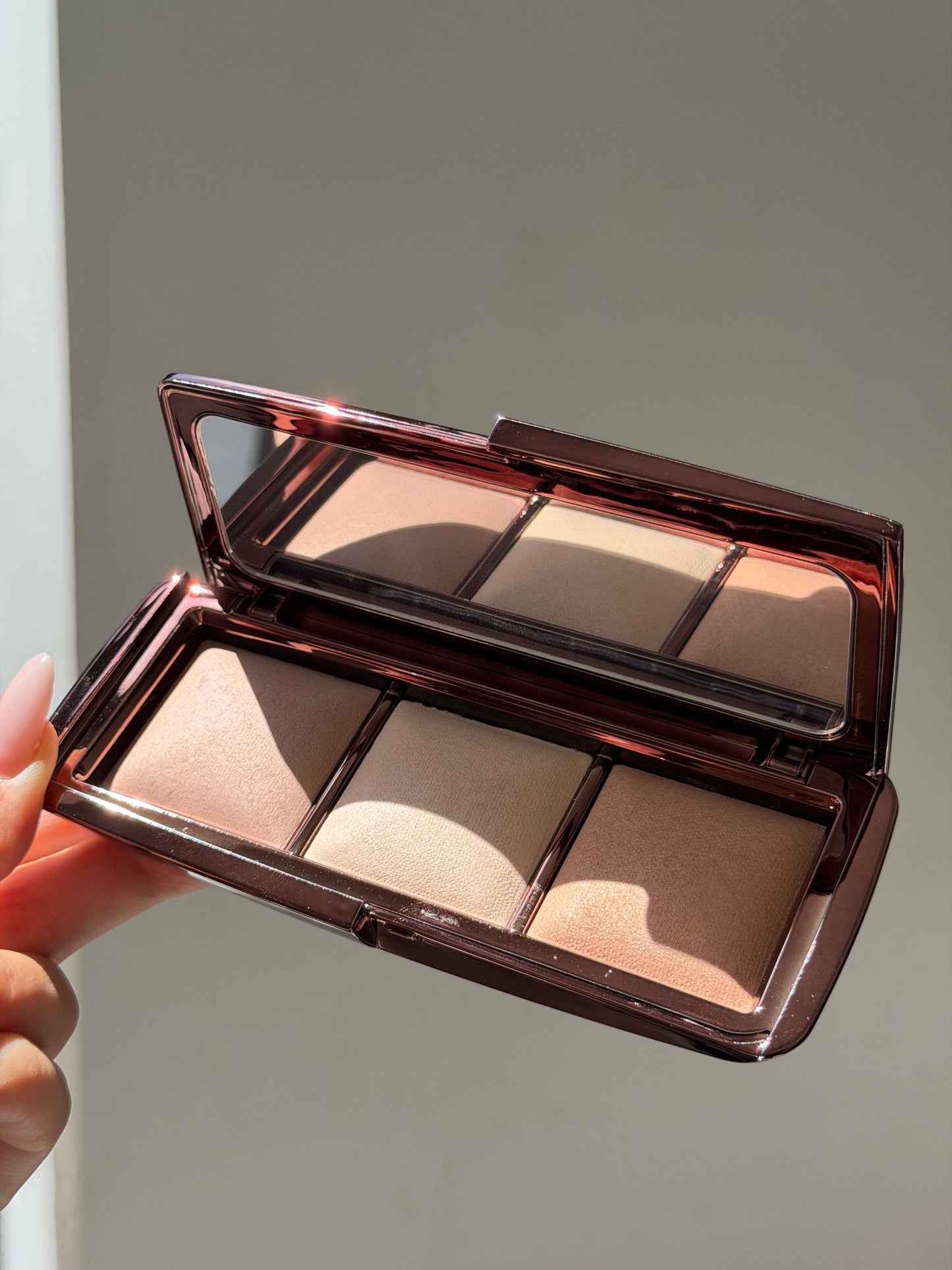 HOURGLASS Ambient Lighting Palette