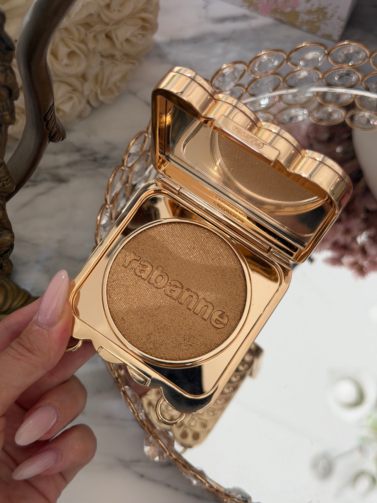 PACO RABANNE 1969 Makeup Clutch
Ultra-Shiny, All-Over Luminizer, Second Skin Comfort