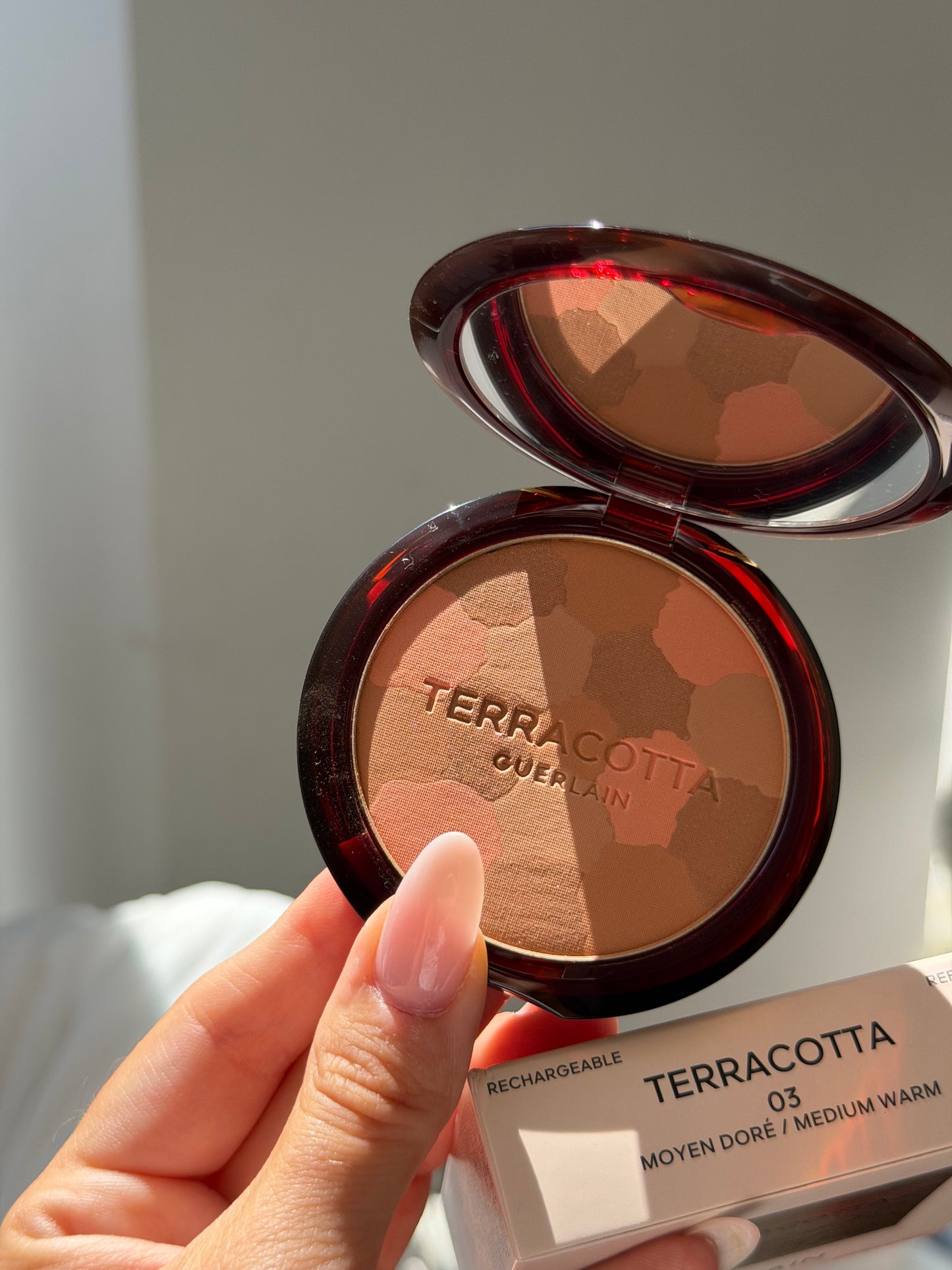 GUERLAIN Terracotta Light The Sun-Kissed Natural Healthy Glow Powder (03)
Soft & Blushing Long-Lasting