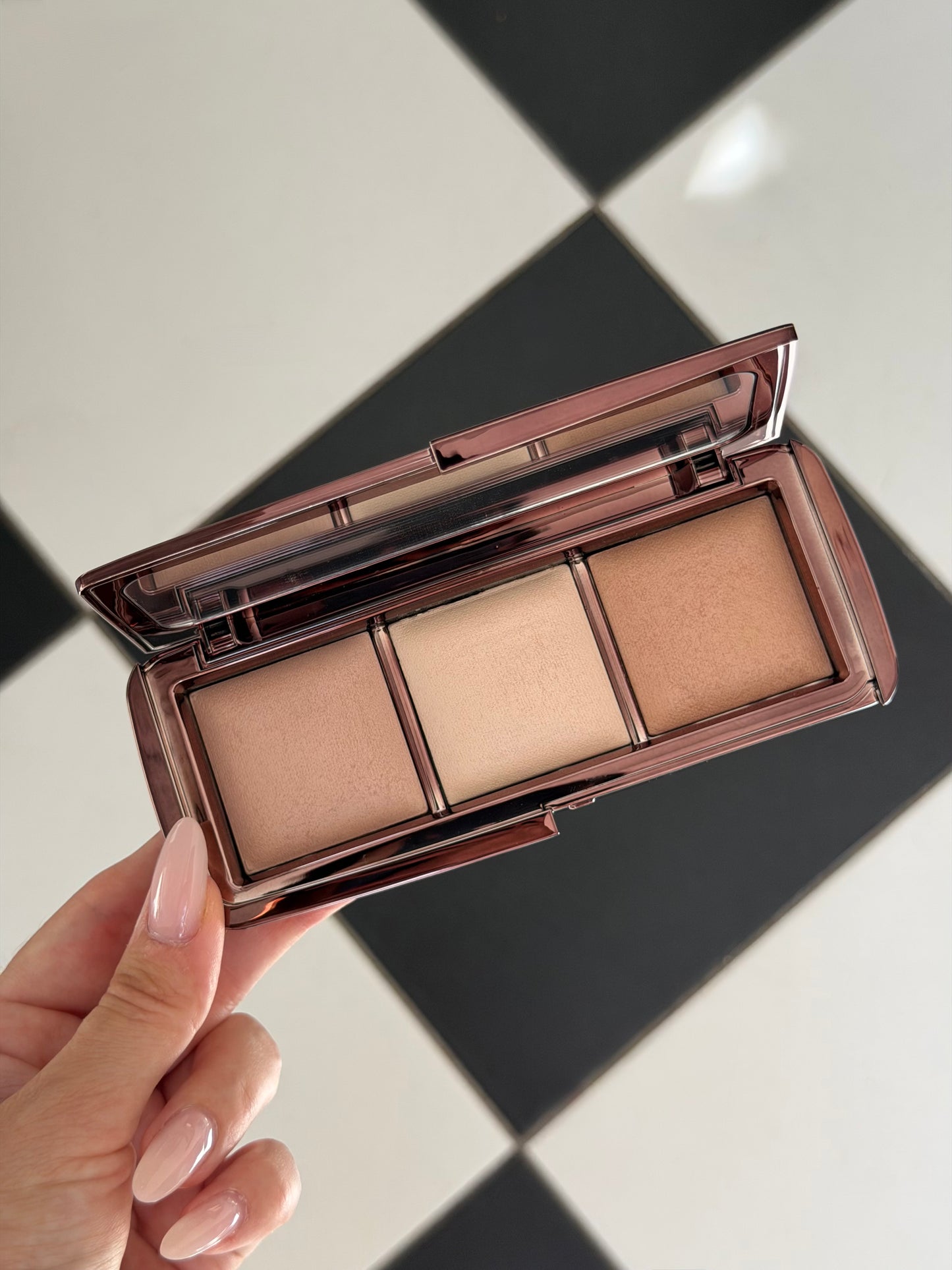 HOURGLASS Ambient Lighting Palette