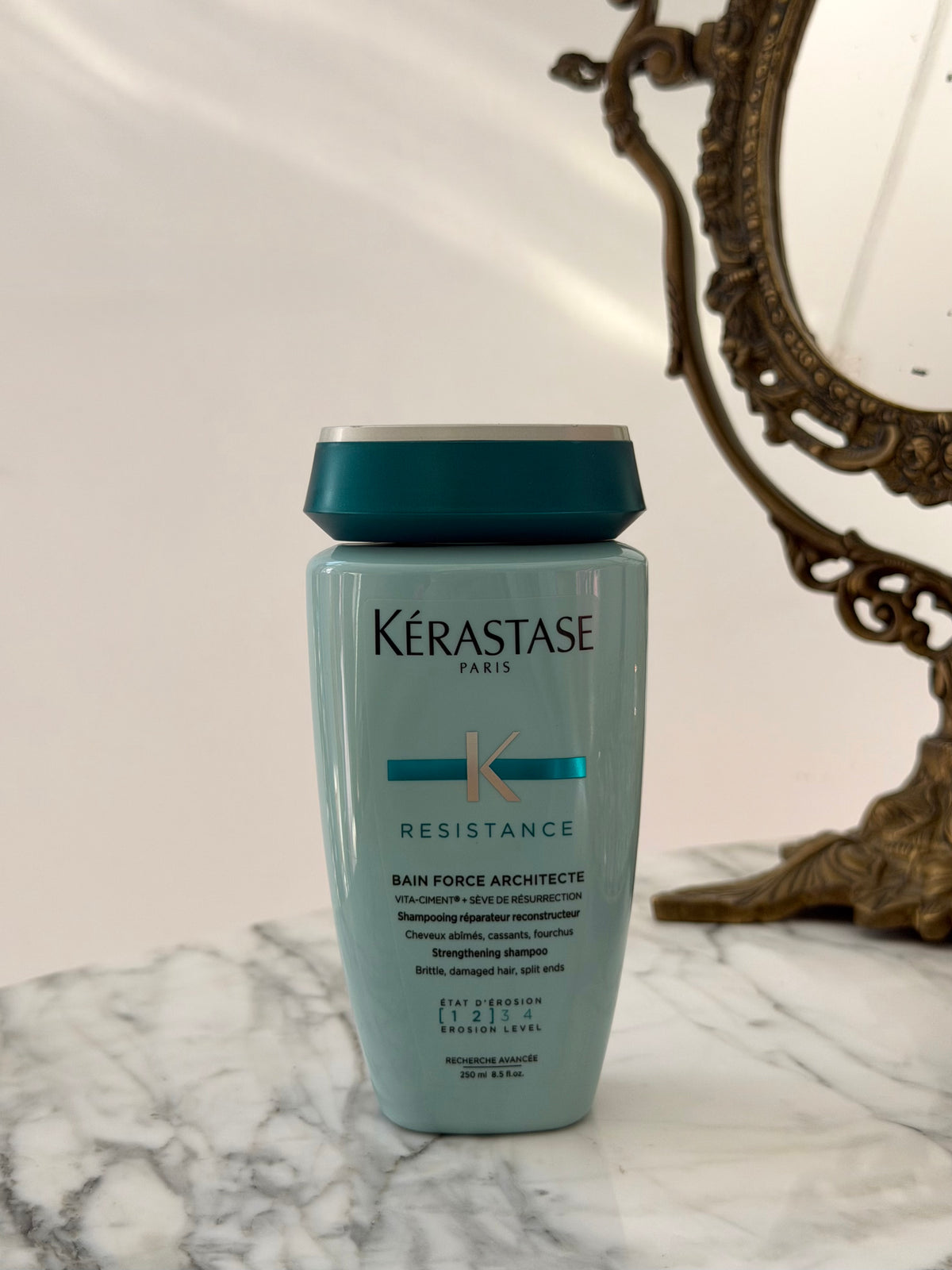 KÉRASTASE Resistance
Bain Force Architecte Shampoo
Reconstructing Shampoo For Weak and Damaged Hair