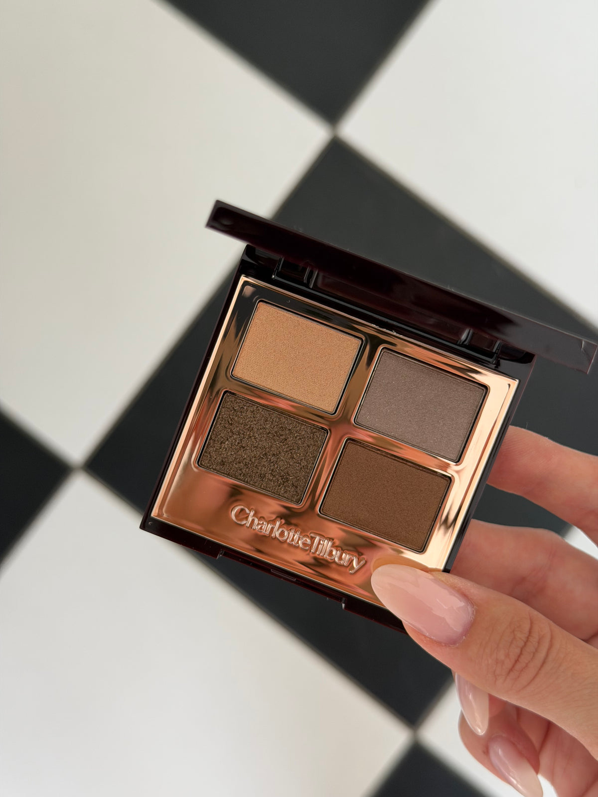 CHARLOTTE TILBURY Luxury Palette - 
The Golden Goddess