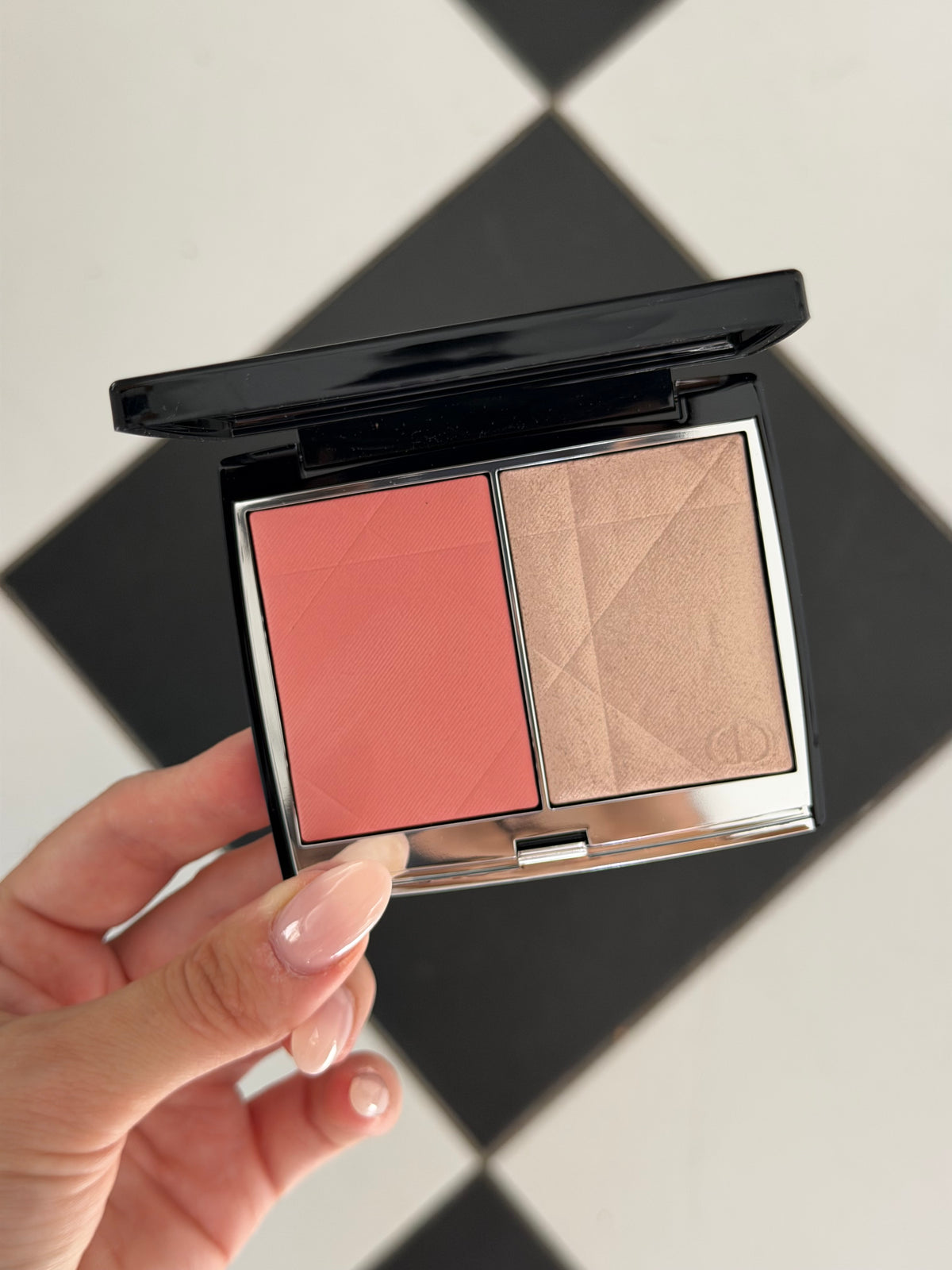 DIOR Rouge Blush Colour & Glow (257)
Multi-Use Face Palette – Color and Highlighter Duo
