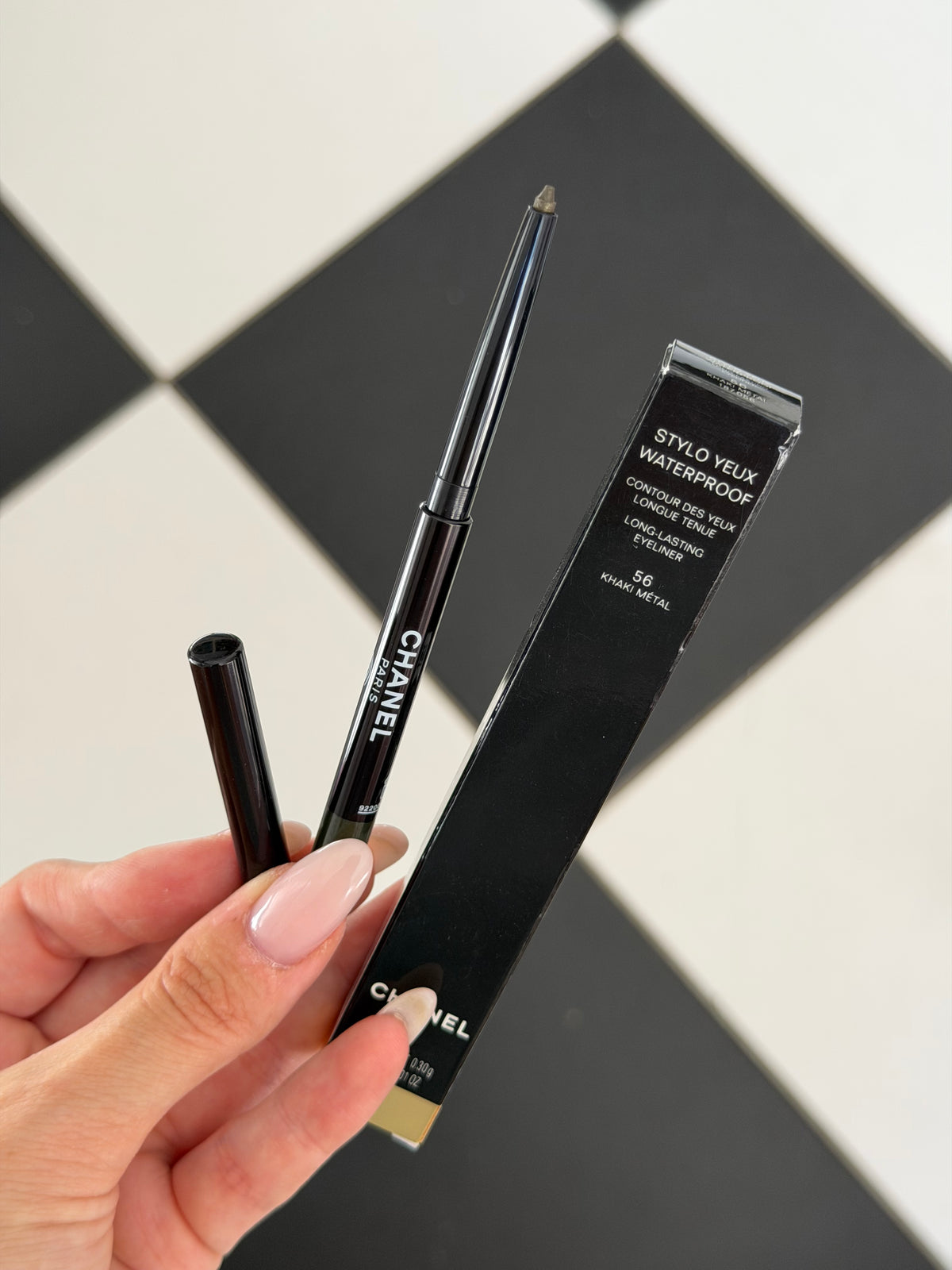CHANEL Stylo Eyes Waterproof (56)
Long-Lasting Eyeliner