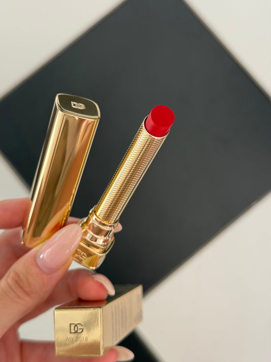 DOLCE&GABBANA My Sculpt Satin
Lasting Color & Hydration Lipstick Stylo - MY 2018