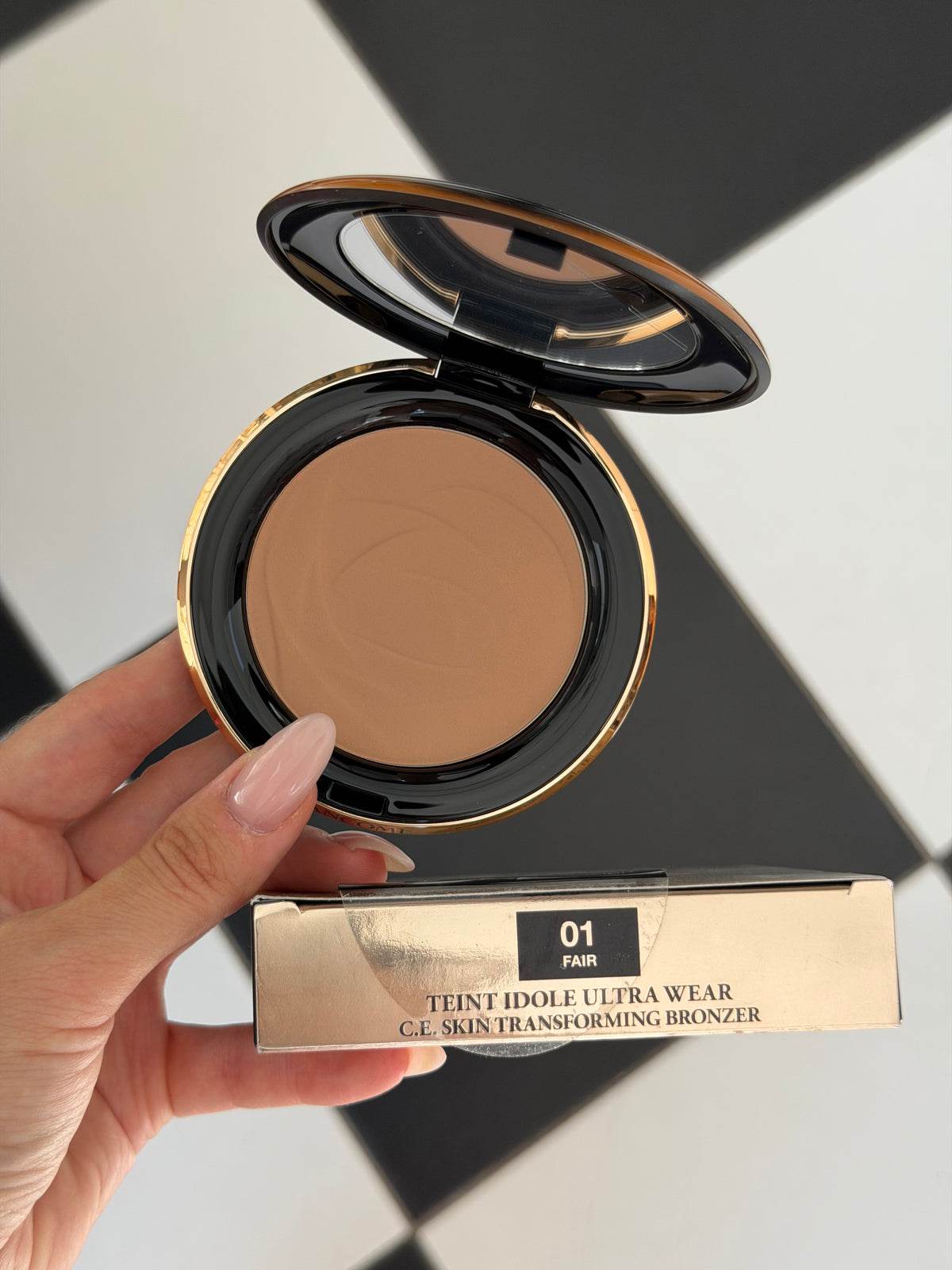 LANCOME Teint Idole Ultra Wear C.E Skin Transforming Bronzer (01)