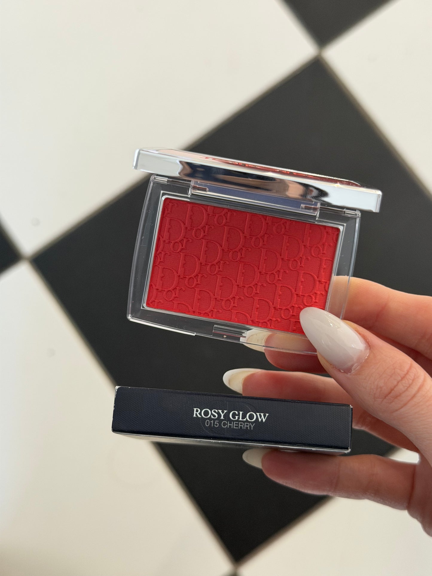 DIOR Rosy Glow (015 Cherry)
Color-Awakening Blush - Natural Healthy Glow Effect