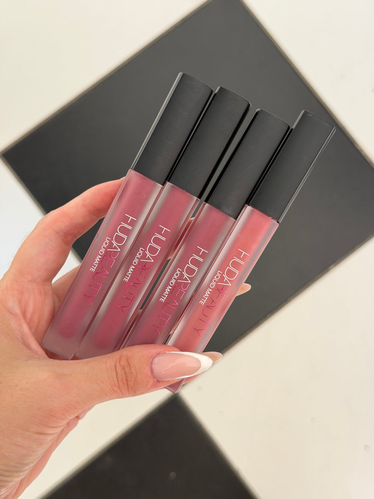 HUDA BEAUTY Liquid Matte Ultra-Comfort Transfer-Proof Lipstick - Trophy Wife