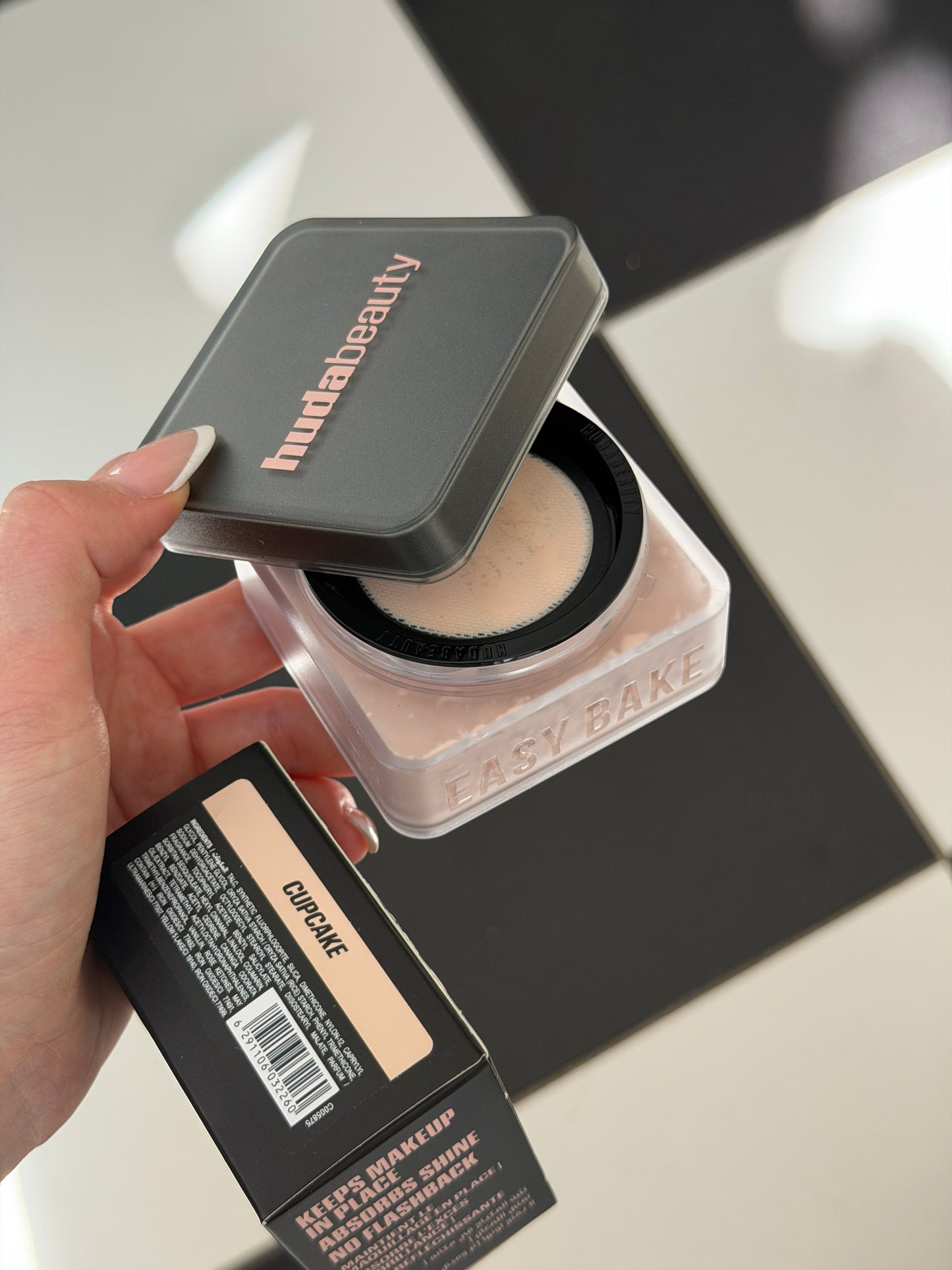 HUDA BEAUTY Easy Bake Loose Baking & Setting Powder - Cupcake