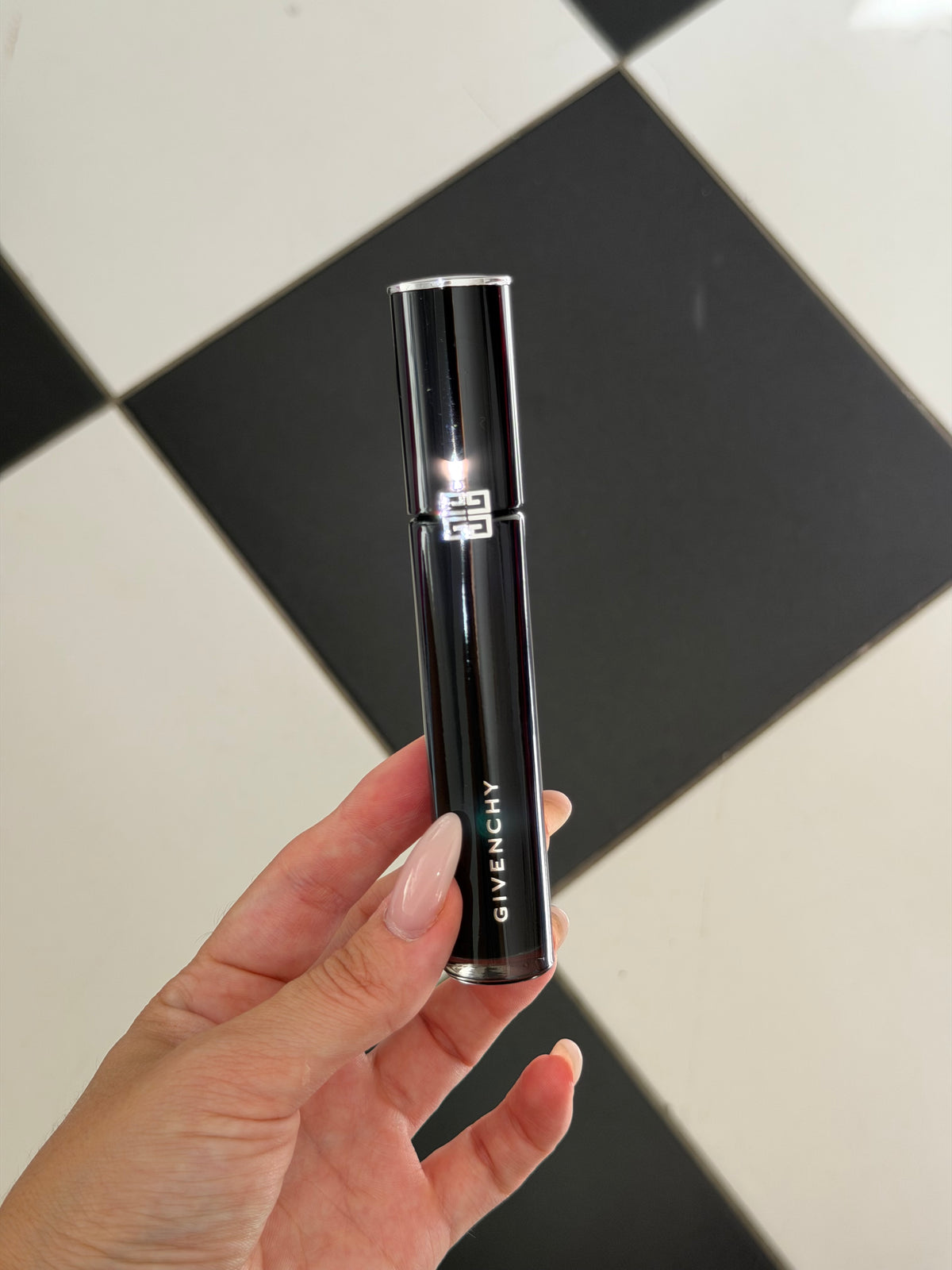GIVENCHY L’Interdit Mascara 24H Volume & XXL Length (01)