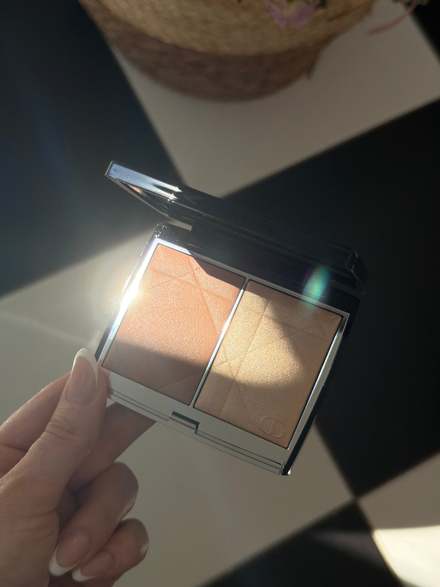 DIOR Rouge Blush Colour & Glow (100)
Multi-Use Face Palette – Color and Highlighter Duo