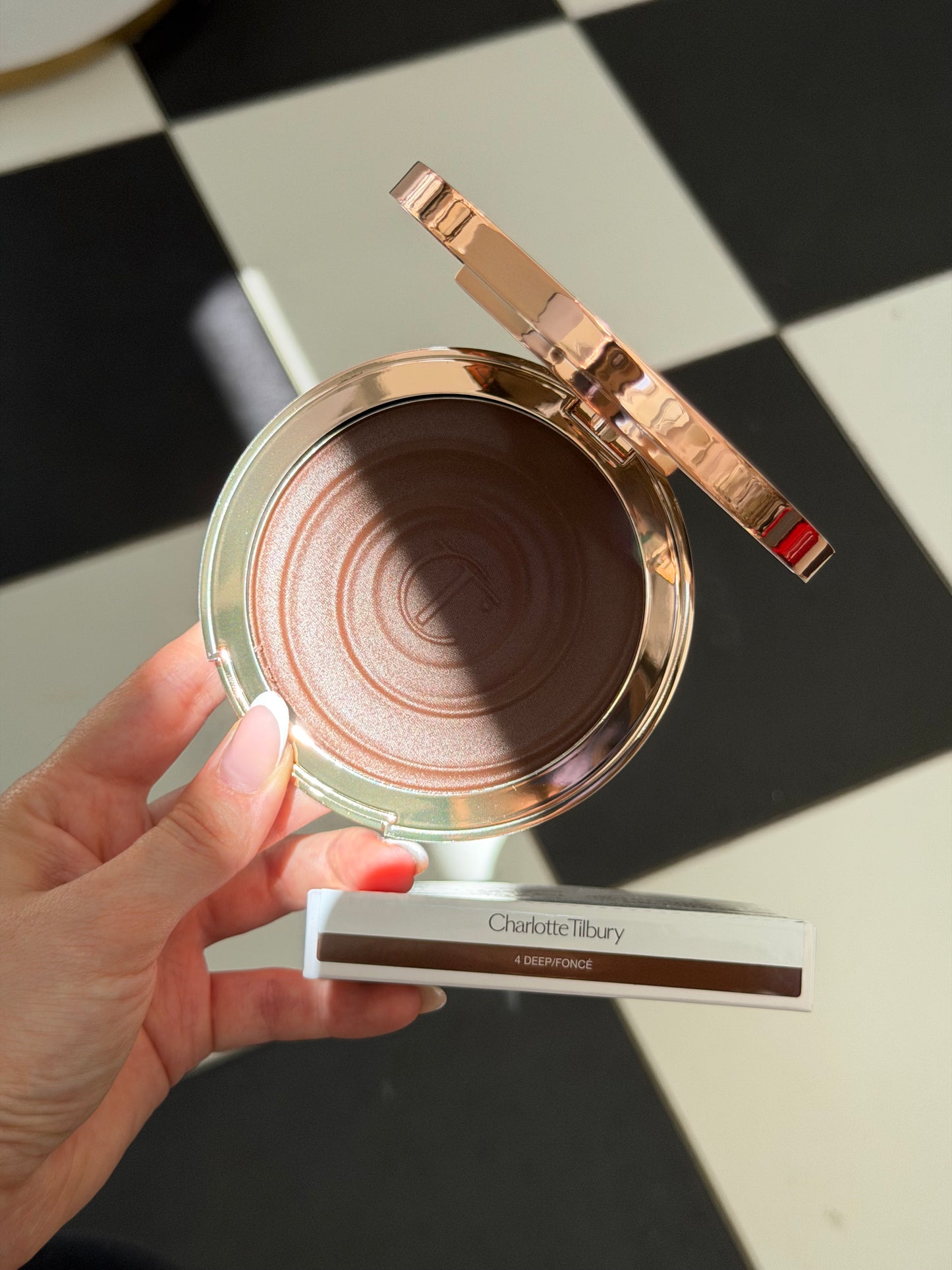 CHARLOTTE TILBURY Beautiful Skin Sun-Kissed Glow Bronzer (4)
Face & Body