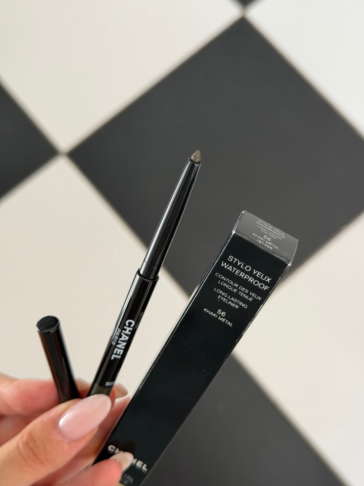 CHANEL Stylo Eyes Waterproof (56)
Long-Lasting Eyeliner