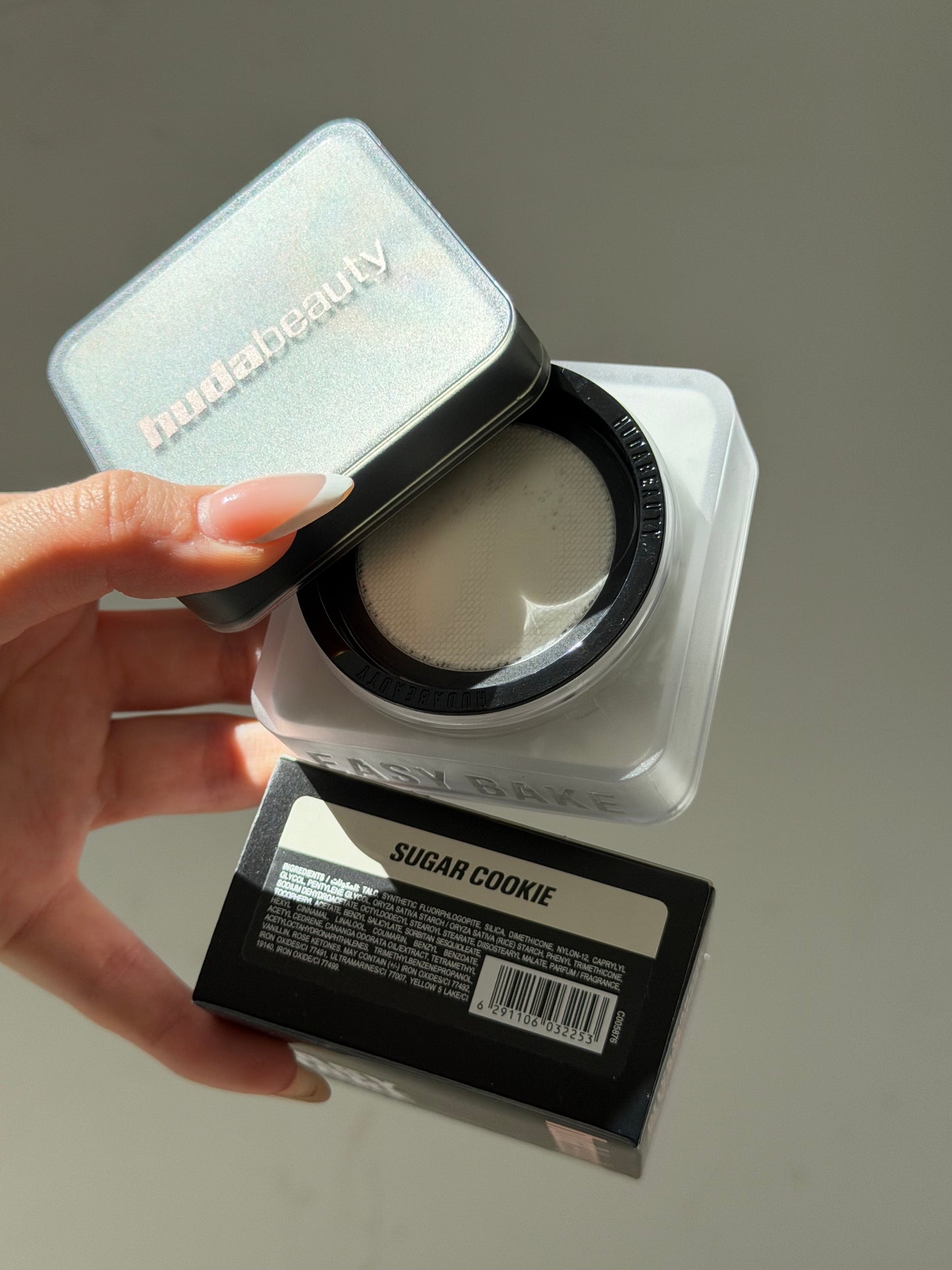 HUDA BEAUTY Easy Bake Loose Baking & Setting Powder - Sugar Cookie
