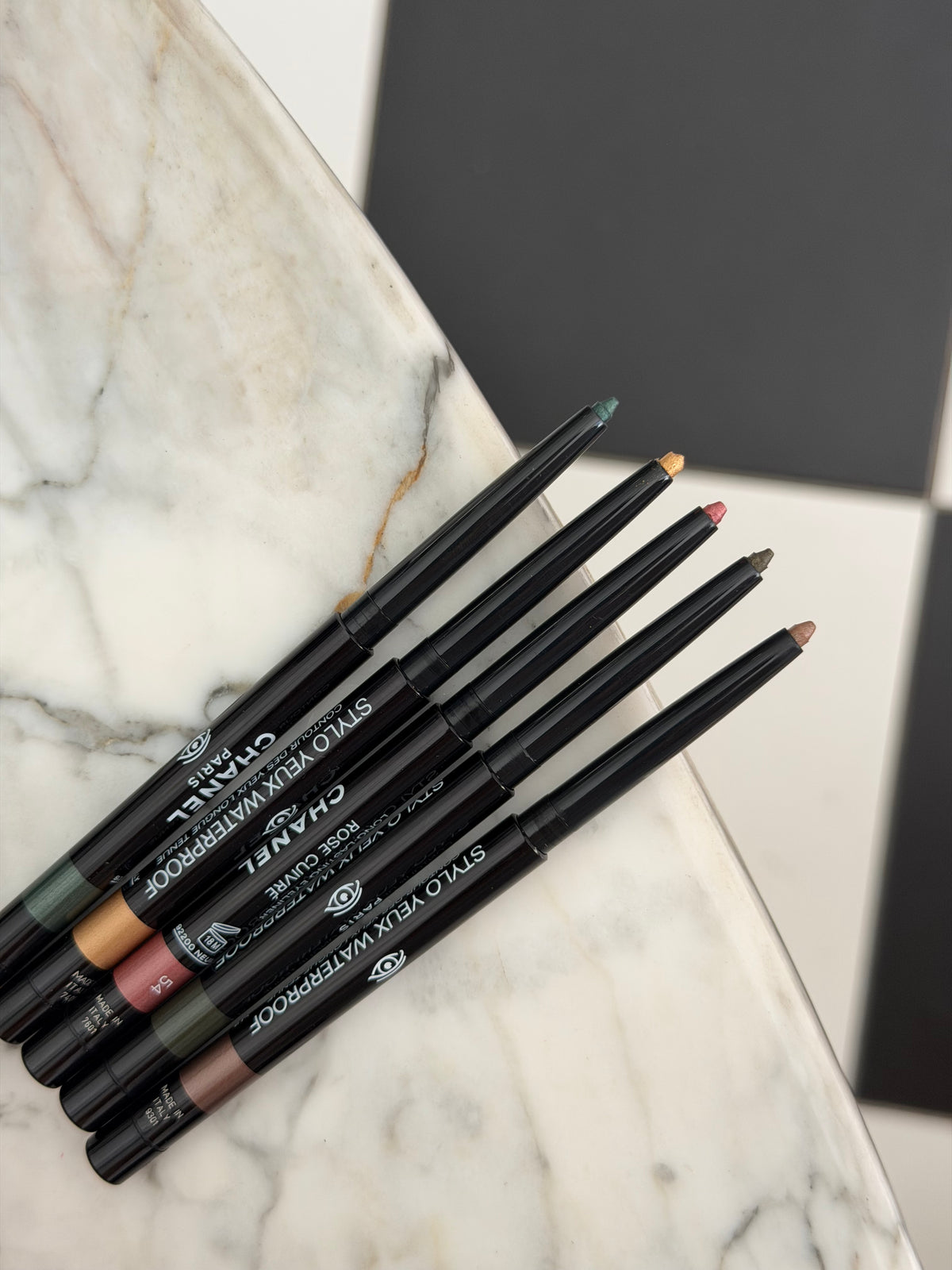 CHANEL Stylo Eyes Waterproof (56)
Long-Lasting Eyeliner