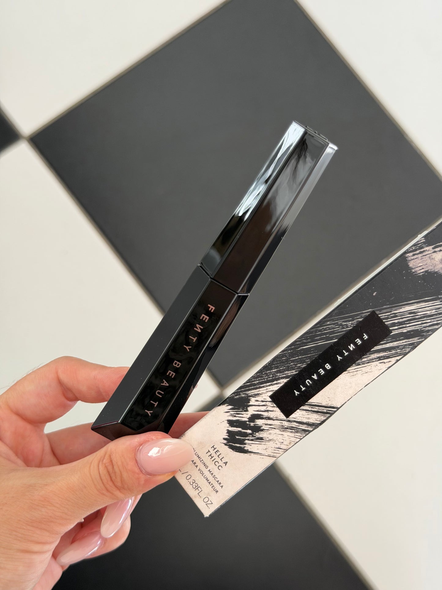 FENTY BEAUTY Hella Thicc Voluminizing Mascara (01)
