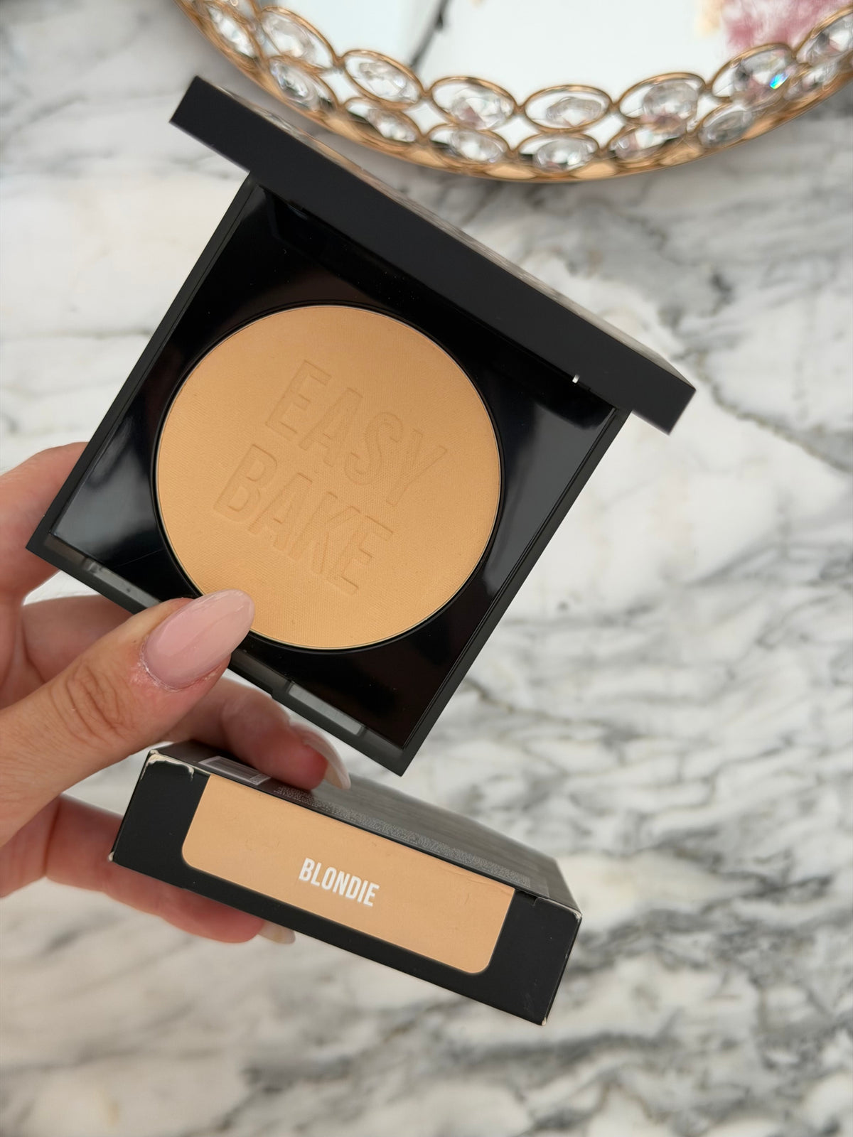 HUDA BEAUTY Easy Bake and Snatch Pressed Brightening and Setting Powder - Blondie
