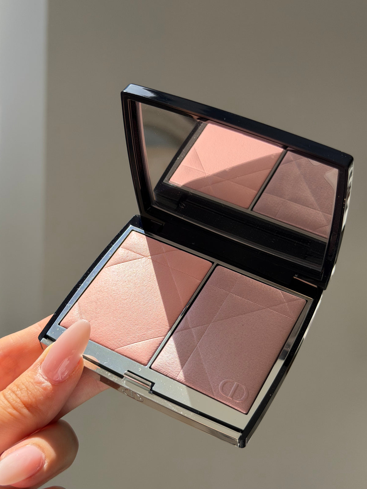 DIOR Rouge Blush Colour & Glow (287)
Multi-Use Face Palette – Color and Highlighter Duo
