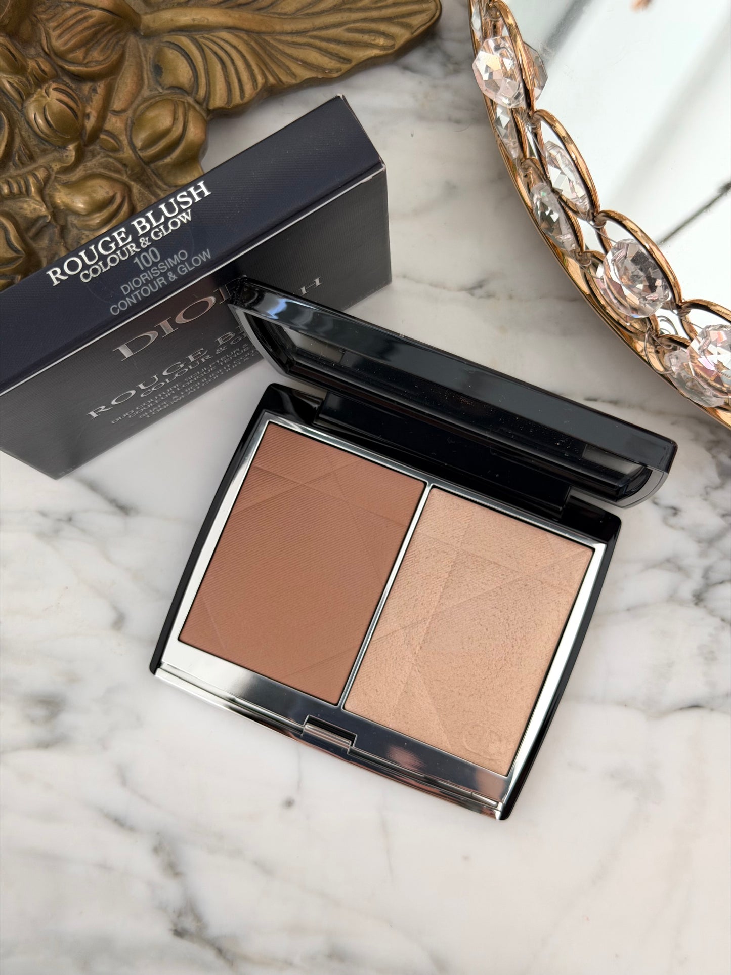 DIOR Rouge Blush Colour & Glow (100)
Multi-Use Face Palette – Color and Highlighter Duo