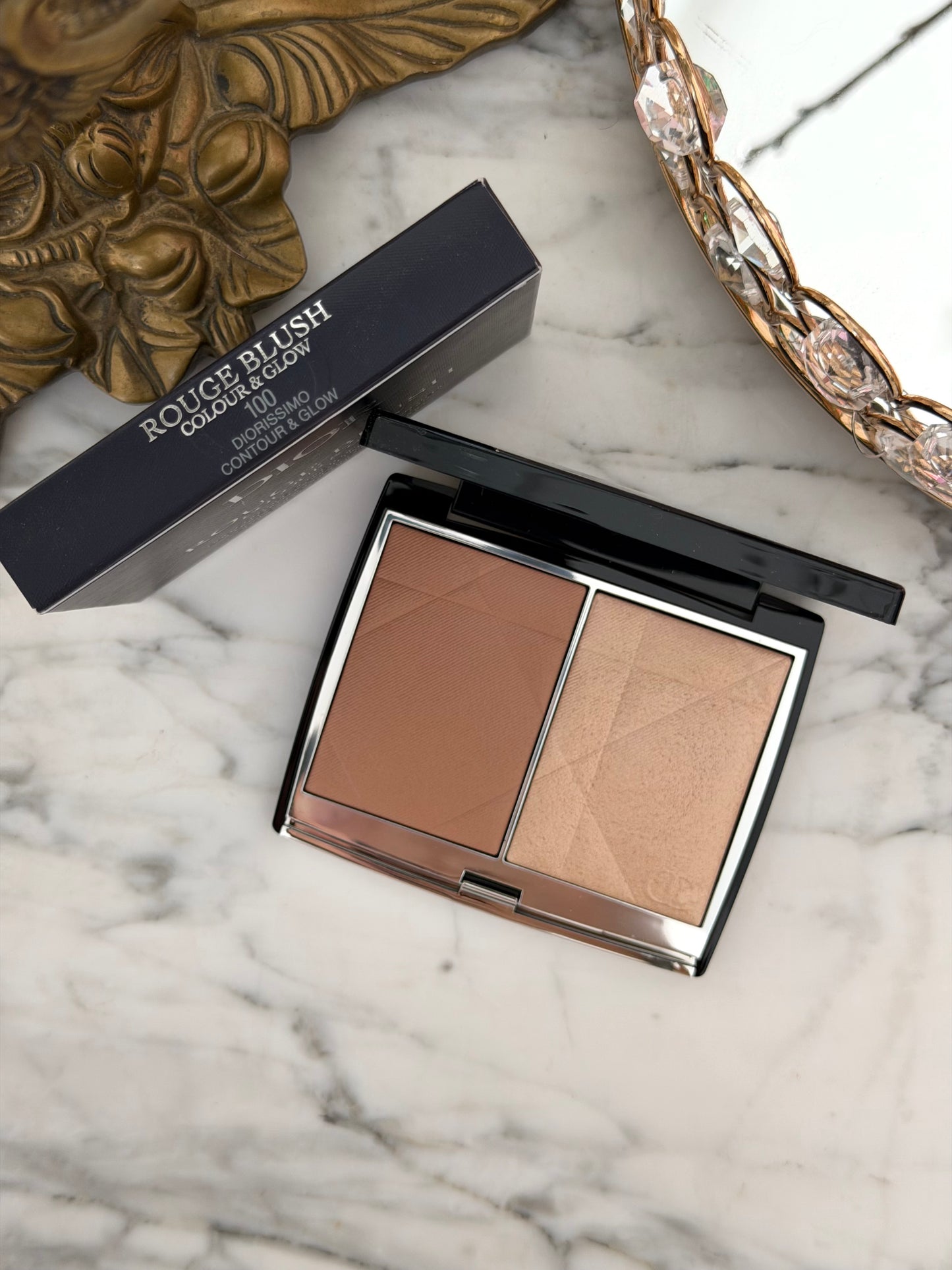 DIOR Rouge Blush Colour & Glow (100)
Multi-Use Face Palette – Color and Highlighter Duo